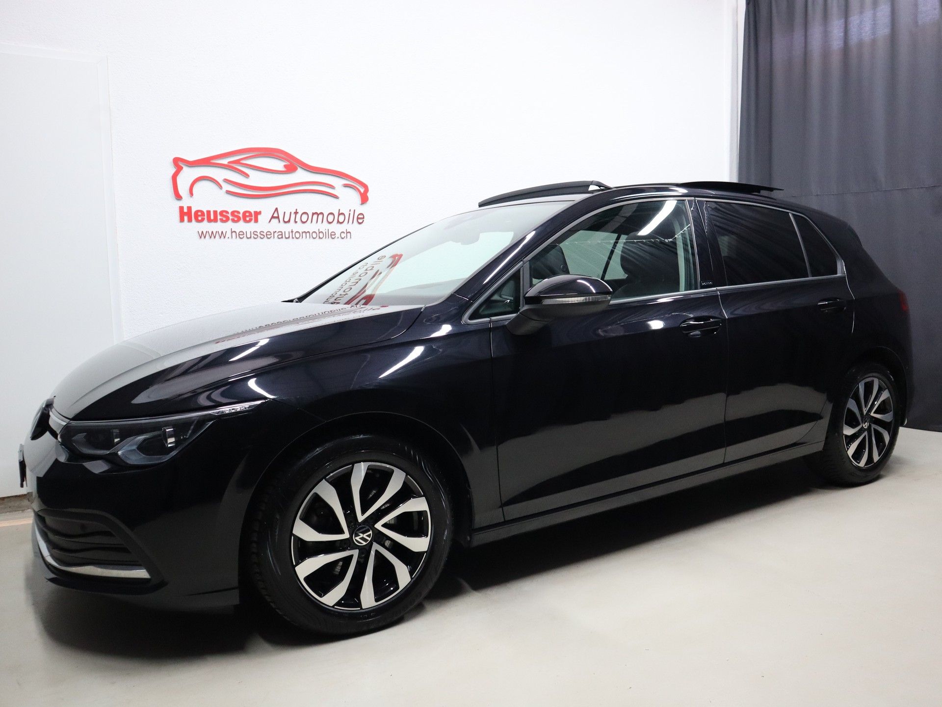 VW Golf 2.0 TDI Life DSG 4Motion - Panorama - IQ Light - Navi - Head-Up - AHK - Kamera - 150 PS-showroom-element-1