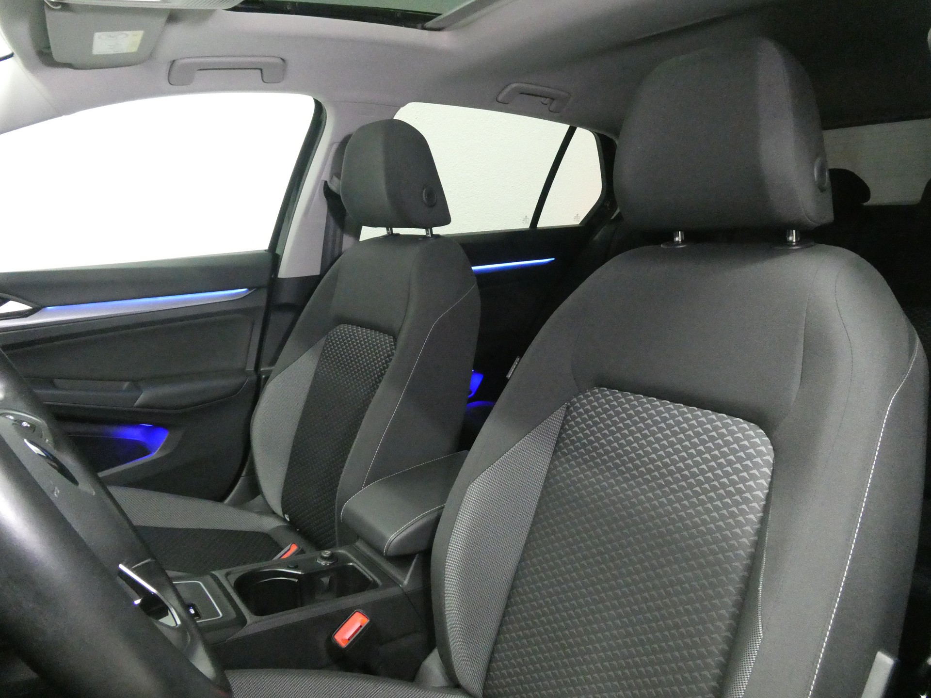 VW Golf 2.0 TDI Life DSG - Panorama - IQ Light - Navi - Head-Up - AHK - Kamera - 150 PS-image-9