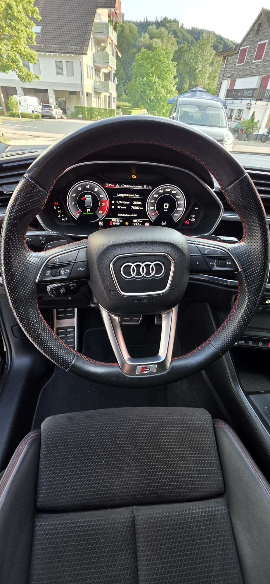 AUDI Q3 45 TFSI e S line S-tronic-image-9