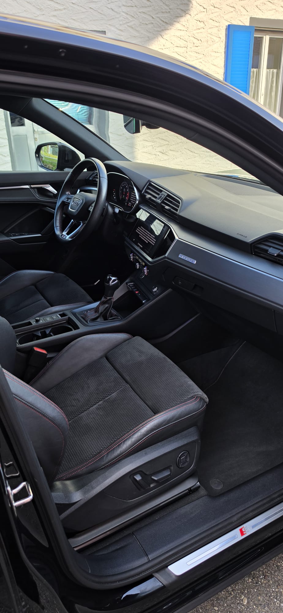 AUDI Q3 45 TFSI e S line S-tronic-image-7