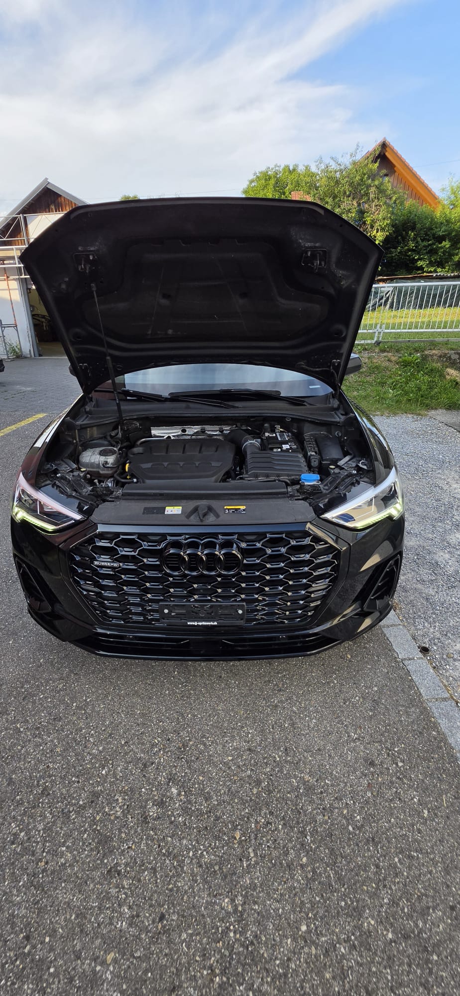 AUDI Q3 45 TFSI e S line S-tronic-image-1