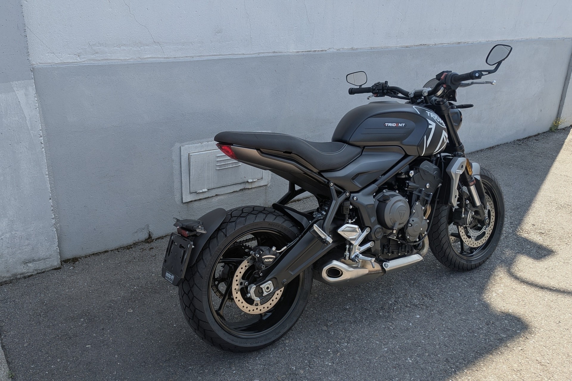 TRIUMPH Trident 660-showroom-element-2