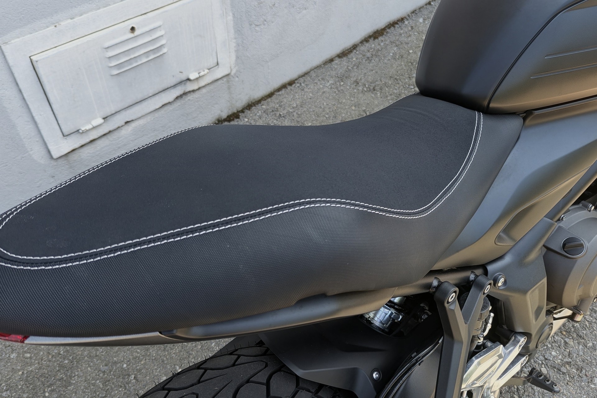 TRIUMPH Trident 660-image-8