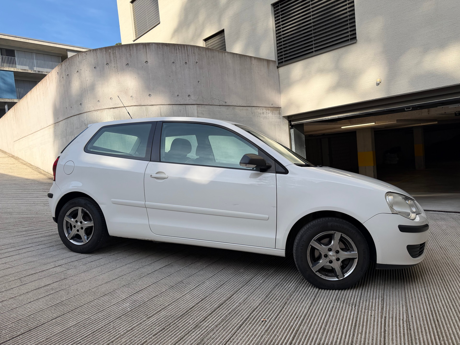 VW POLO 1.2 Trendline (Facelift) | ab MFK und Service-image-1