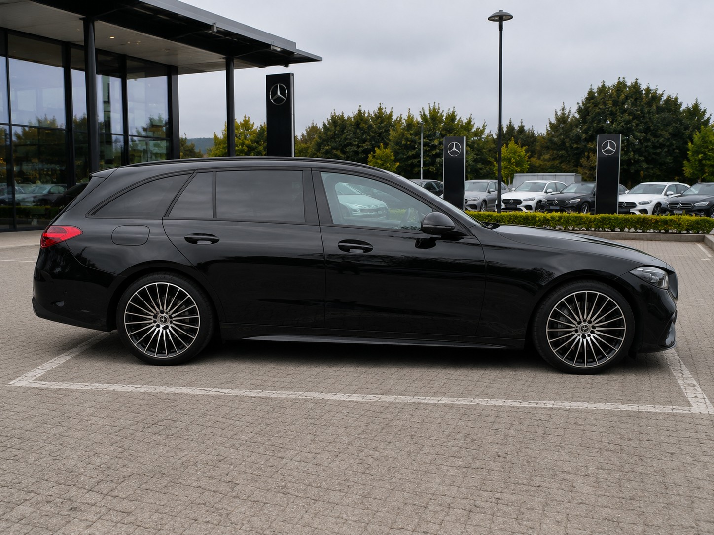 MERCEDES-BENZ C 220 d AMG Line 4matic-image-3