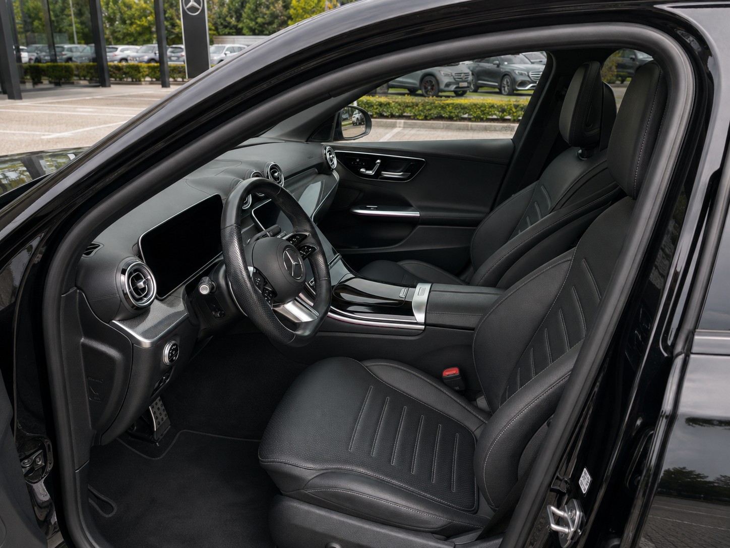 MERCEDES-BENZ C 220 d AMG Line 4matic-image-4