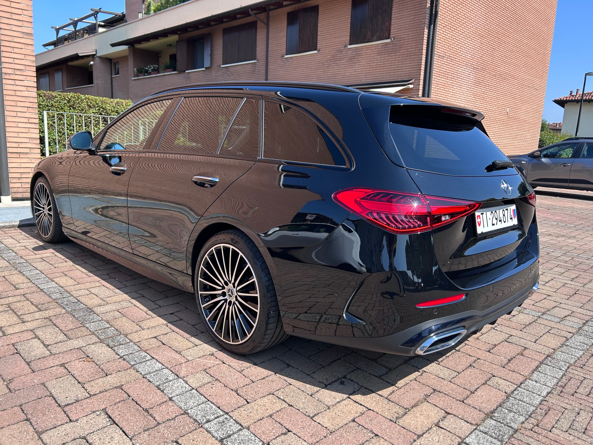 MERCEDES-BENZ AMG Line-image-2