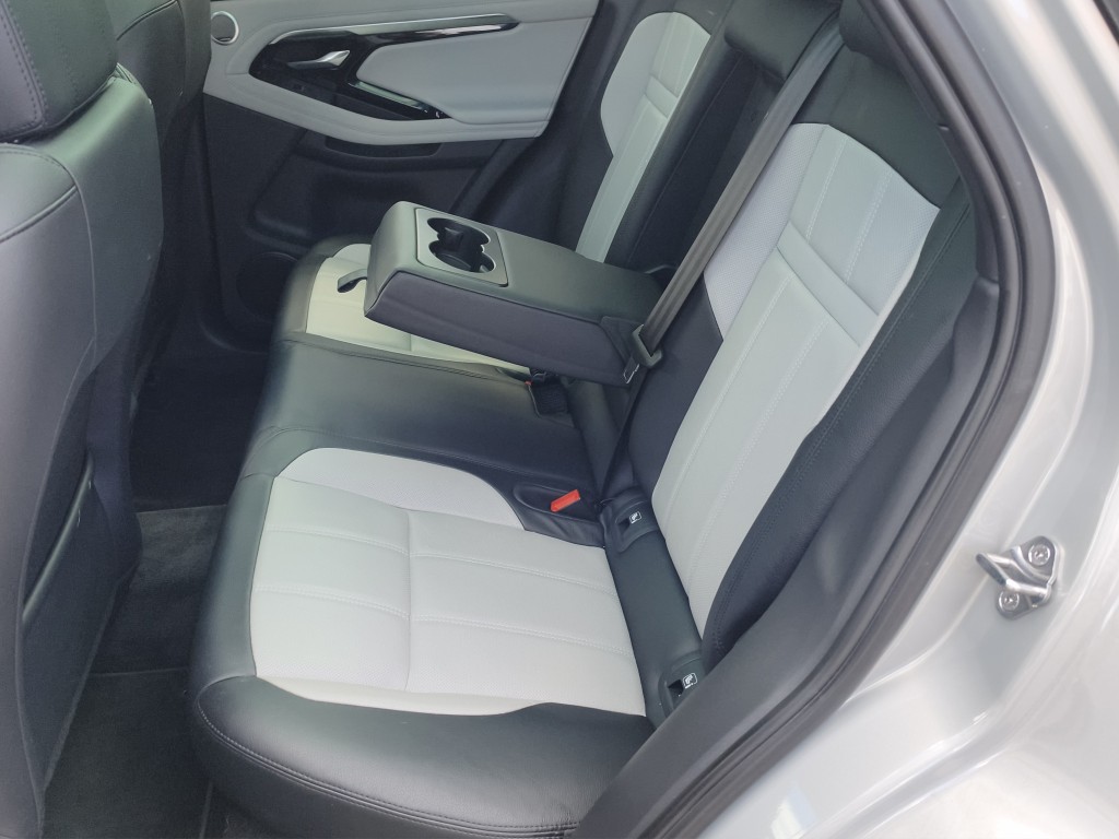 LAND ROVER Range Rover Evoque 2.0 T 250 First Edition-image-3