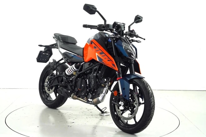 KTM Duke 125 ABS-showroom-element-1