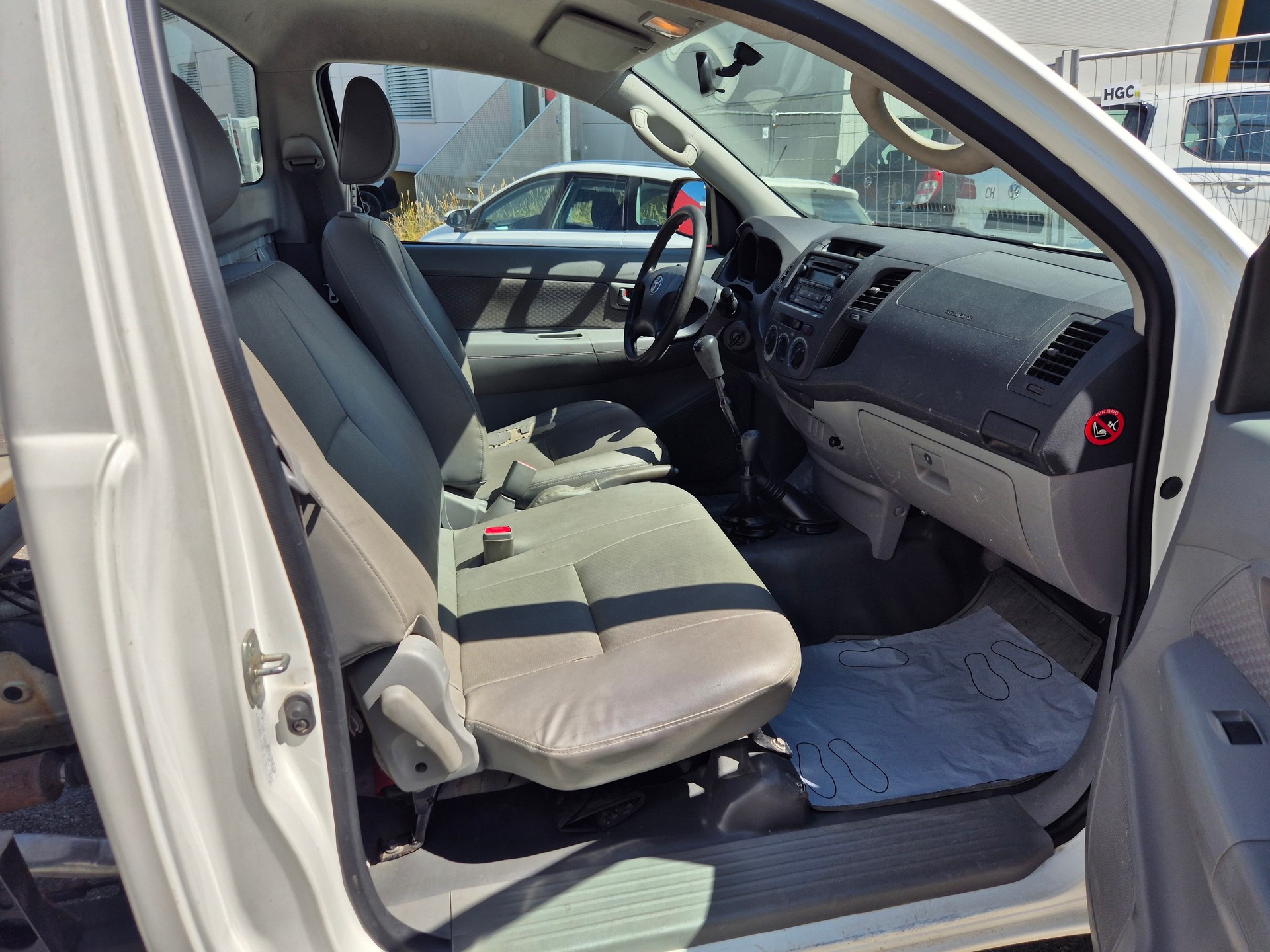TOYOTA Hilux 4x4 SingleCab LineaTerra-image-9