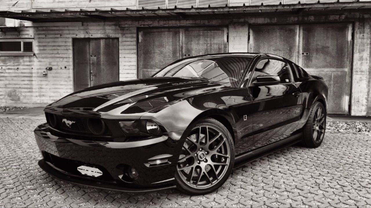 FORD MUSTANG