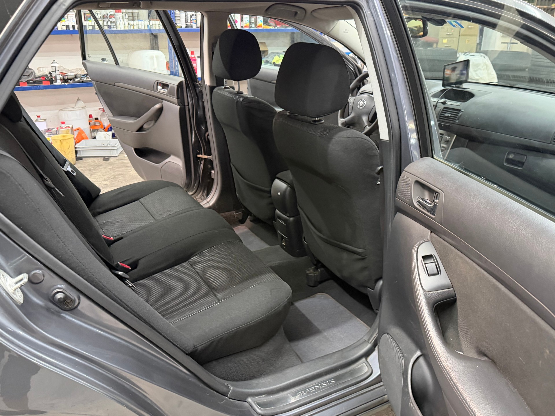 TOYOTA Avensis 2.2D-4 D Linea Sol Sportswagon-image-7