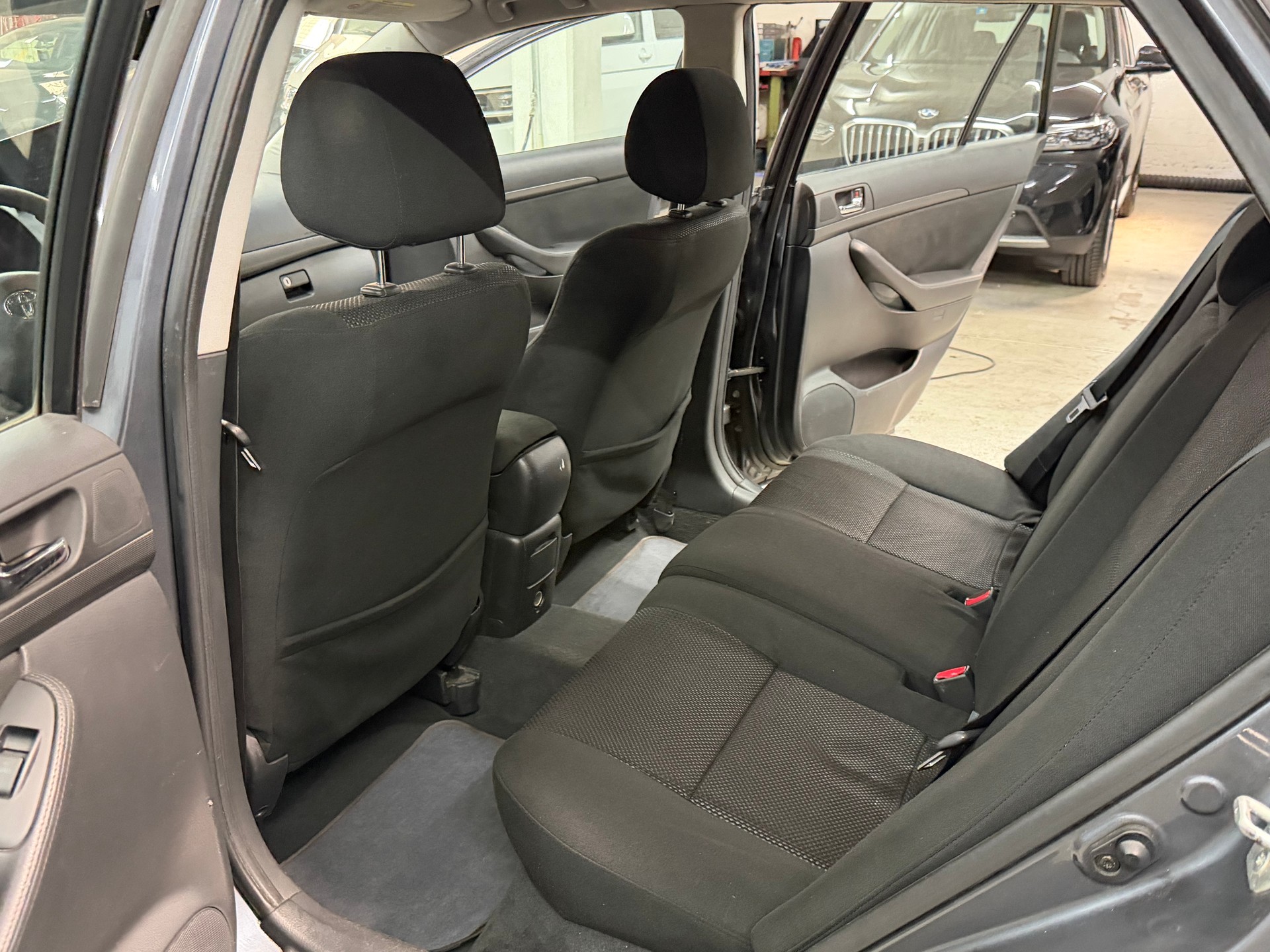 TOYOTA Avensis 2.2D-4 D Linea Sol Sportswagon-image-11