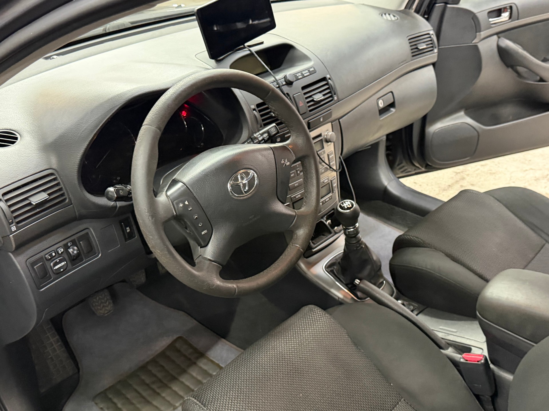TOYOTA Avensis 2.2D-4 D Linea Sol Sportswagon-image-10