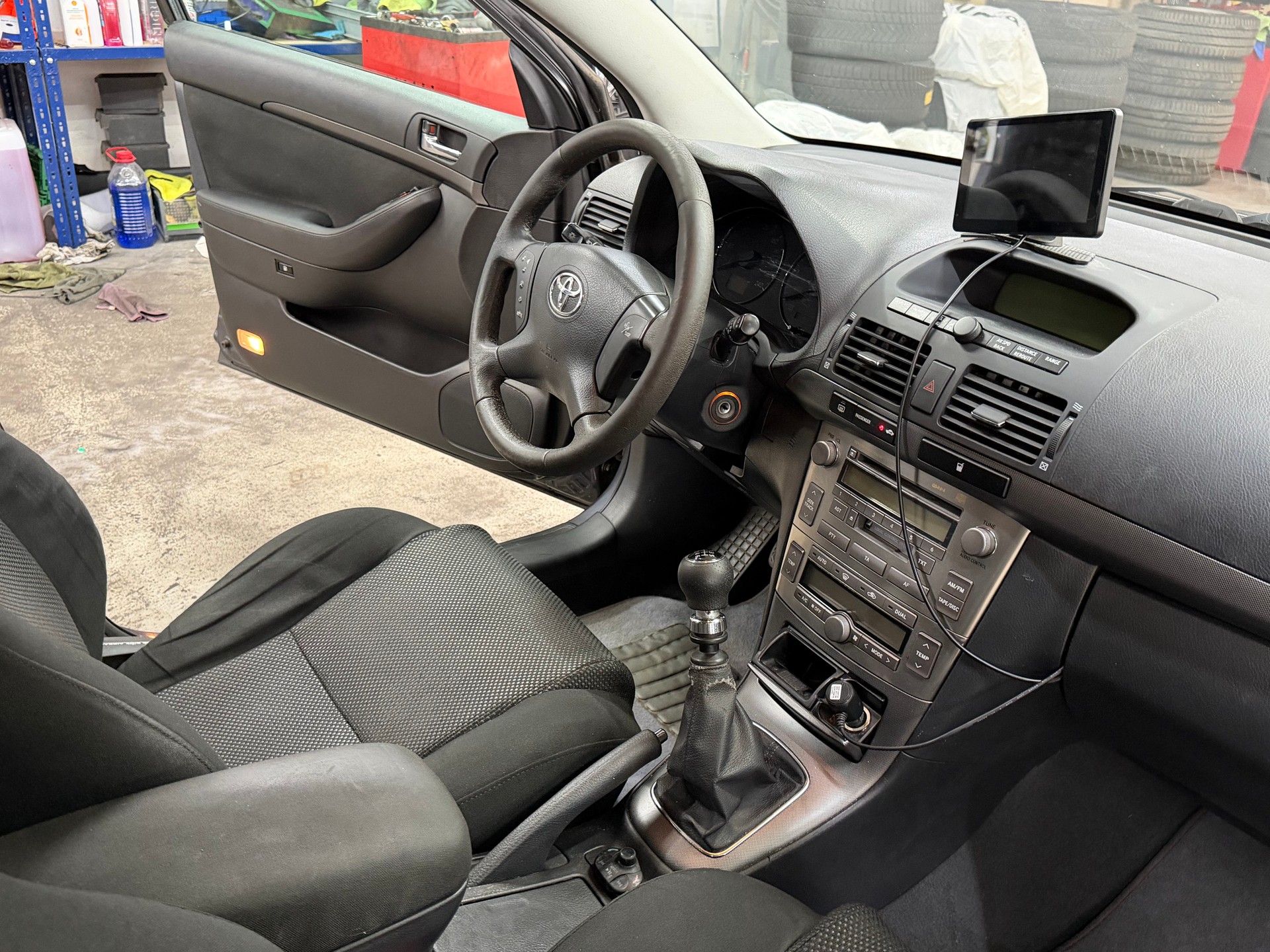 TOYOTA Avensis 2.2D-4 D Linea Sol Sportswagon-image-9