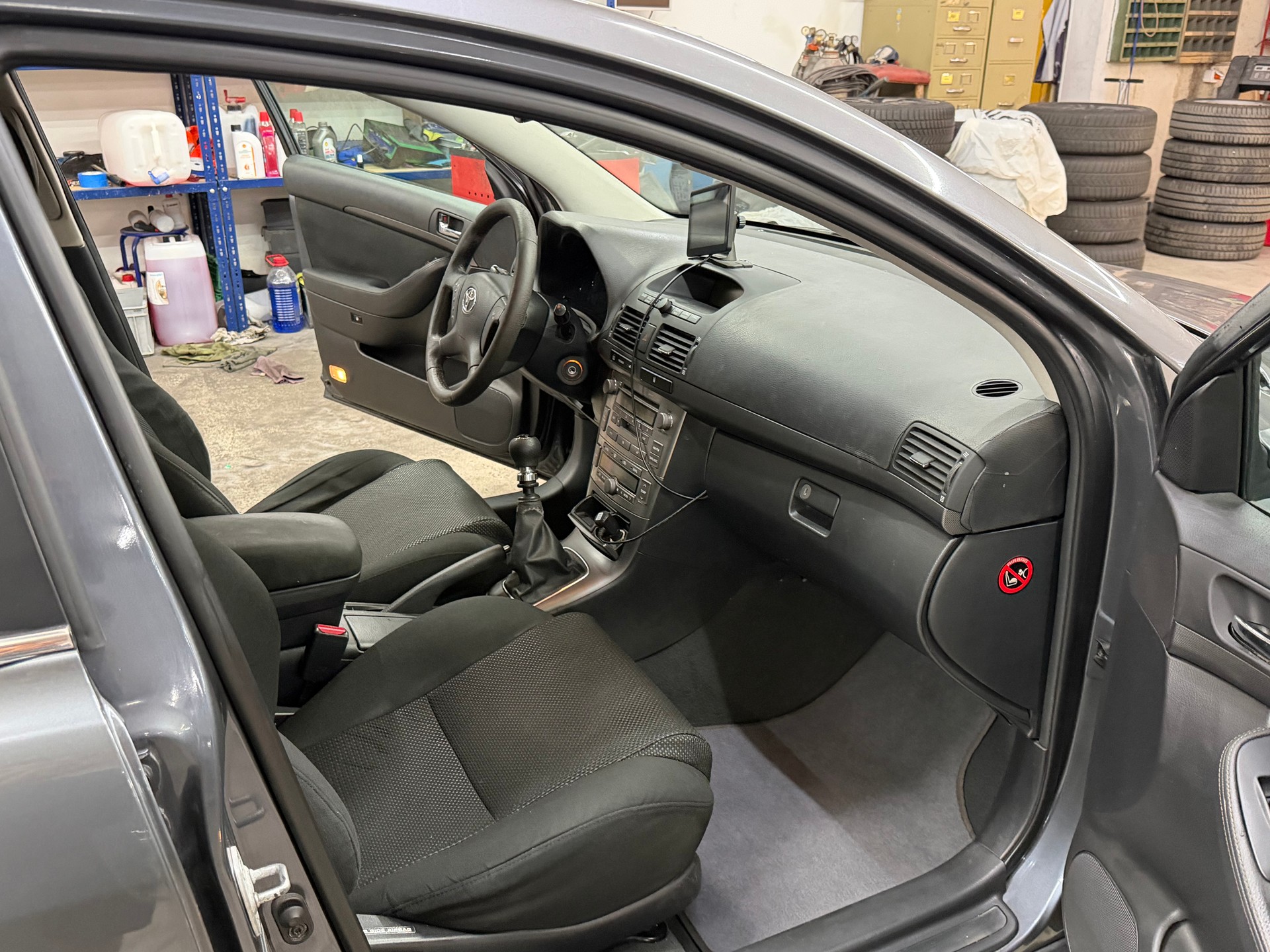 TOYOTA Avensis 2.2D-4 D Linea Sol Sportswagon-image-8