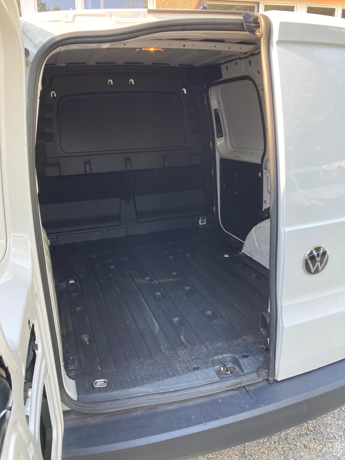 VW Caddy Cargo 2.0TDI Entry-image-11