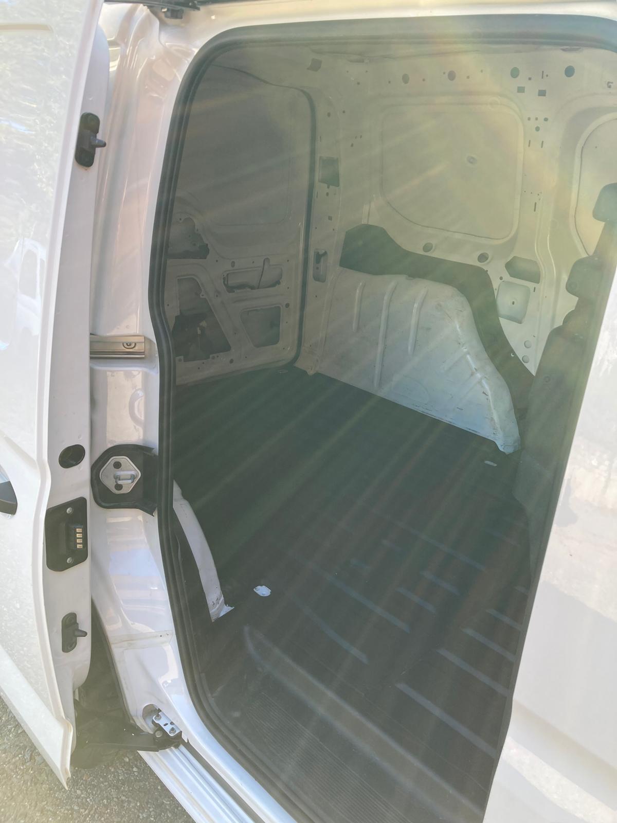 VW Caddy Cargo 2.0TDI Entry-image-9