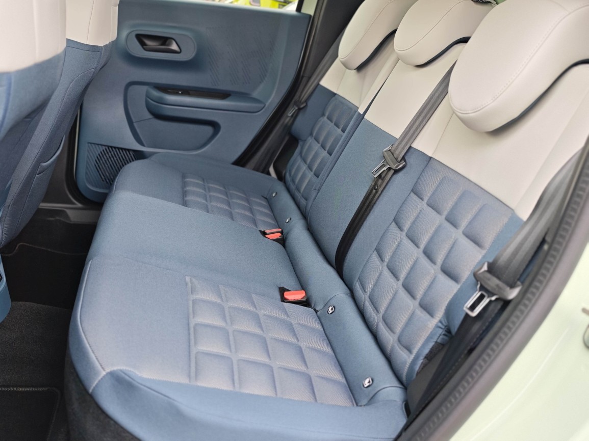 FIAT Grande Panda 1.2 Hybrid La Prima-image-8