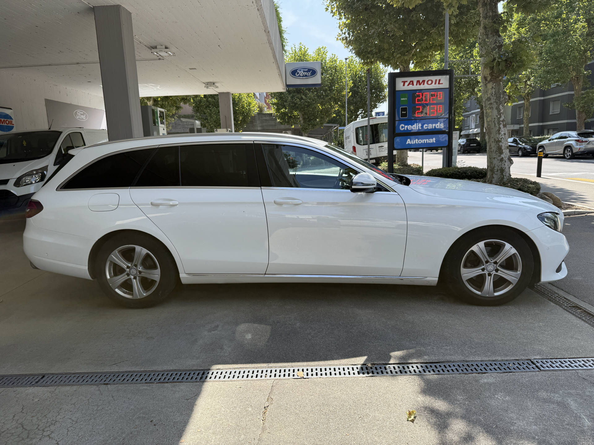 MERCEDES-BENZ E-CLASS S213 Kombi E 220 d Av-image-4