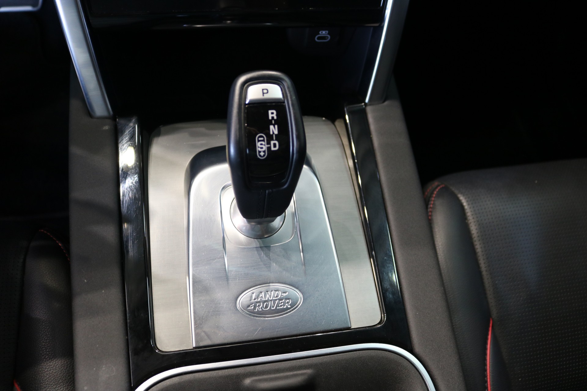 LAND ROVER Discovery Sport R Dyn P250 2.0 Si4 MHEV Base AT9-image-30
