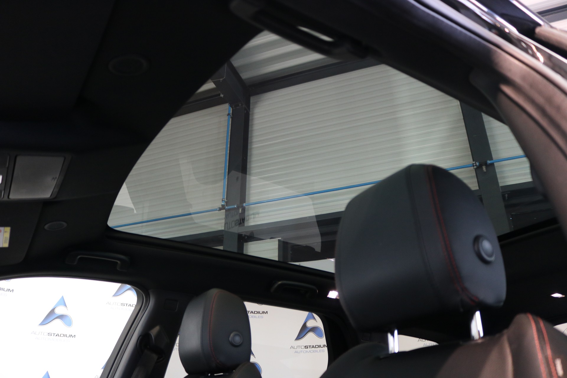 LAND ROVER Discovery Sport R Dyn P250 2.0 Si4 MHEV Base AT9-image-3