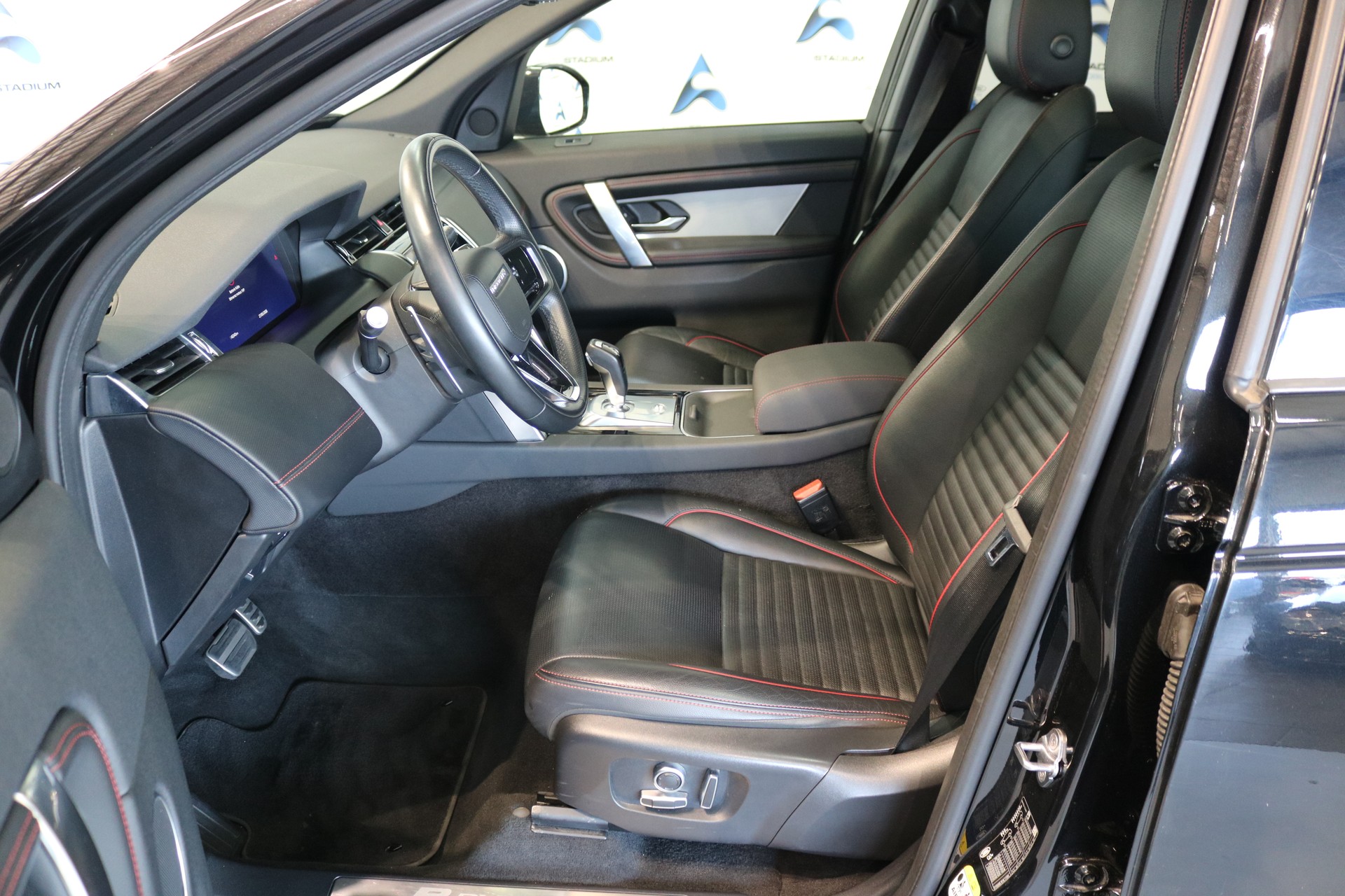 LAND ROVER Discovery Sport R Dyn P250 2.0 Si4 MHEV Base AT9-image-2