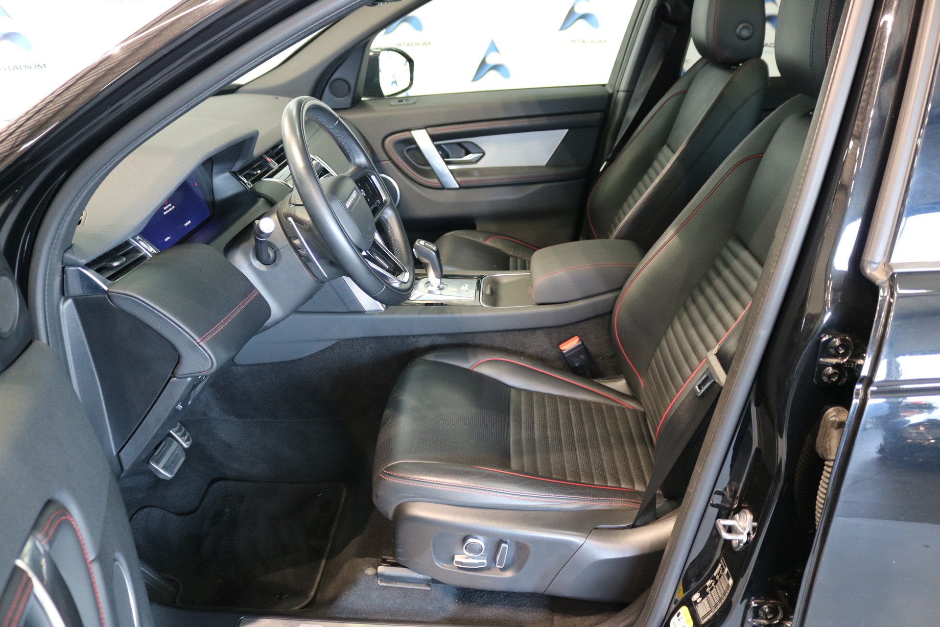 LAND ROVER Discovery Sport R Dyn P250 2.0 Si4 MHEV Base AT9-image-27
