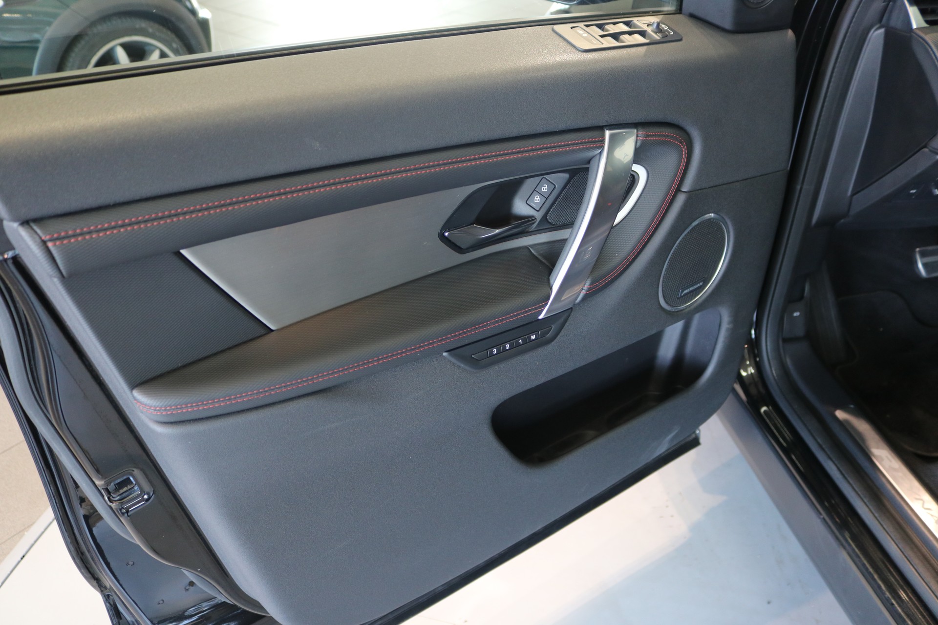 LAND ROVER Discovery Sport R Dyn P250 2.0 Si4 MHEV Base AT9-image-37