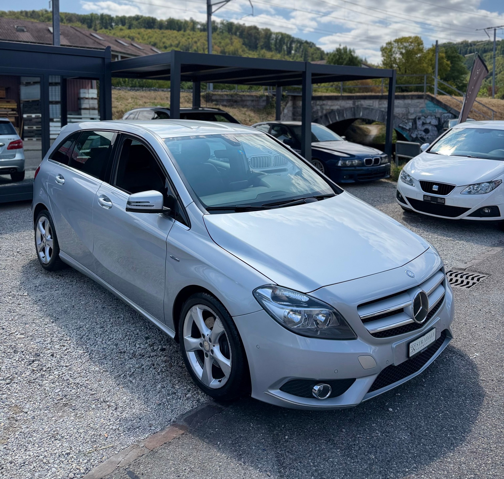 MERCEDES-BENZ B 180 Active Edition **Ab MFK **Bluetooth**-image-1