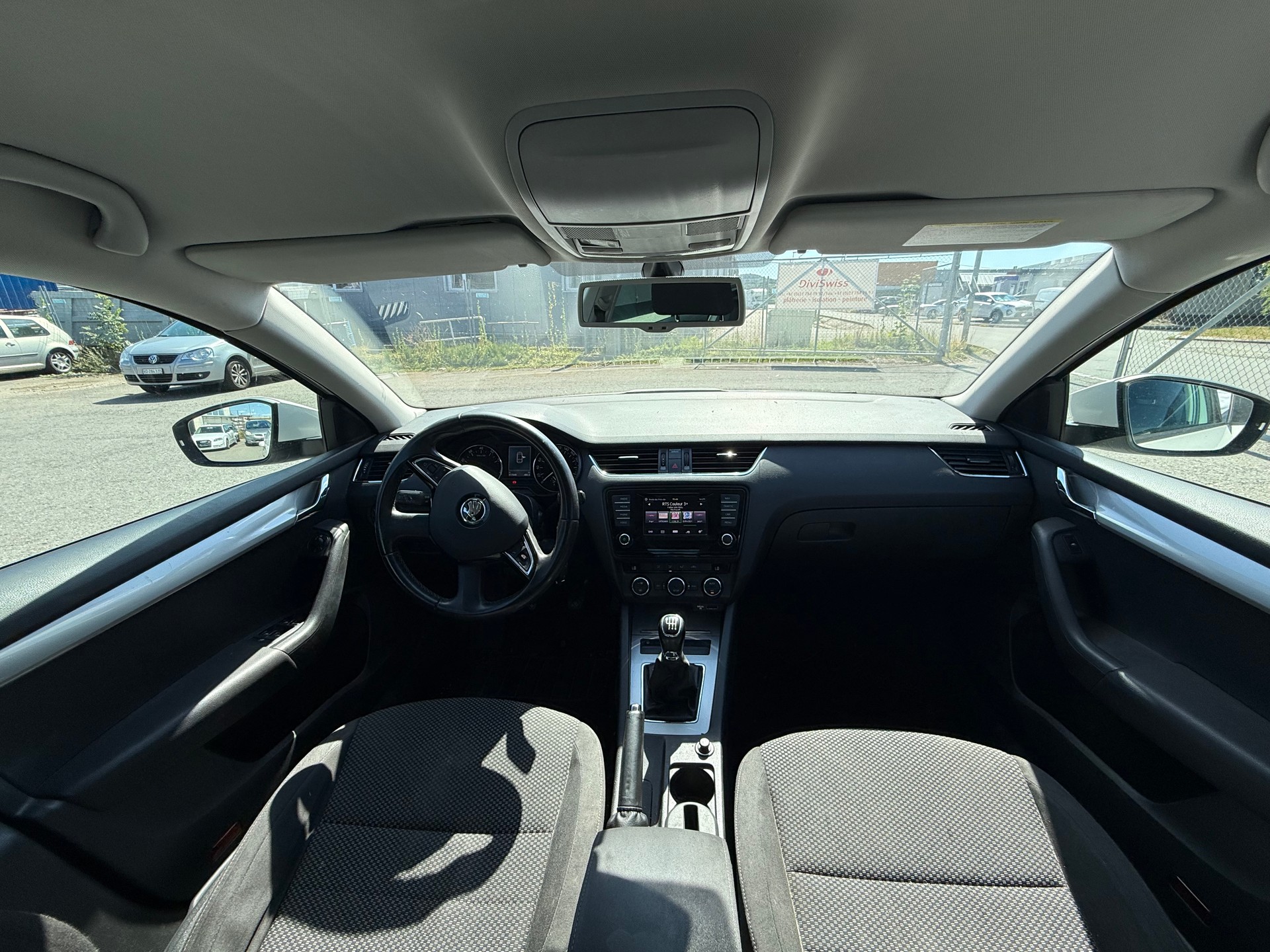 SKODA Octavia Combi 1.4 TSI Ambition-image-7