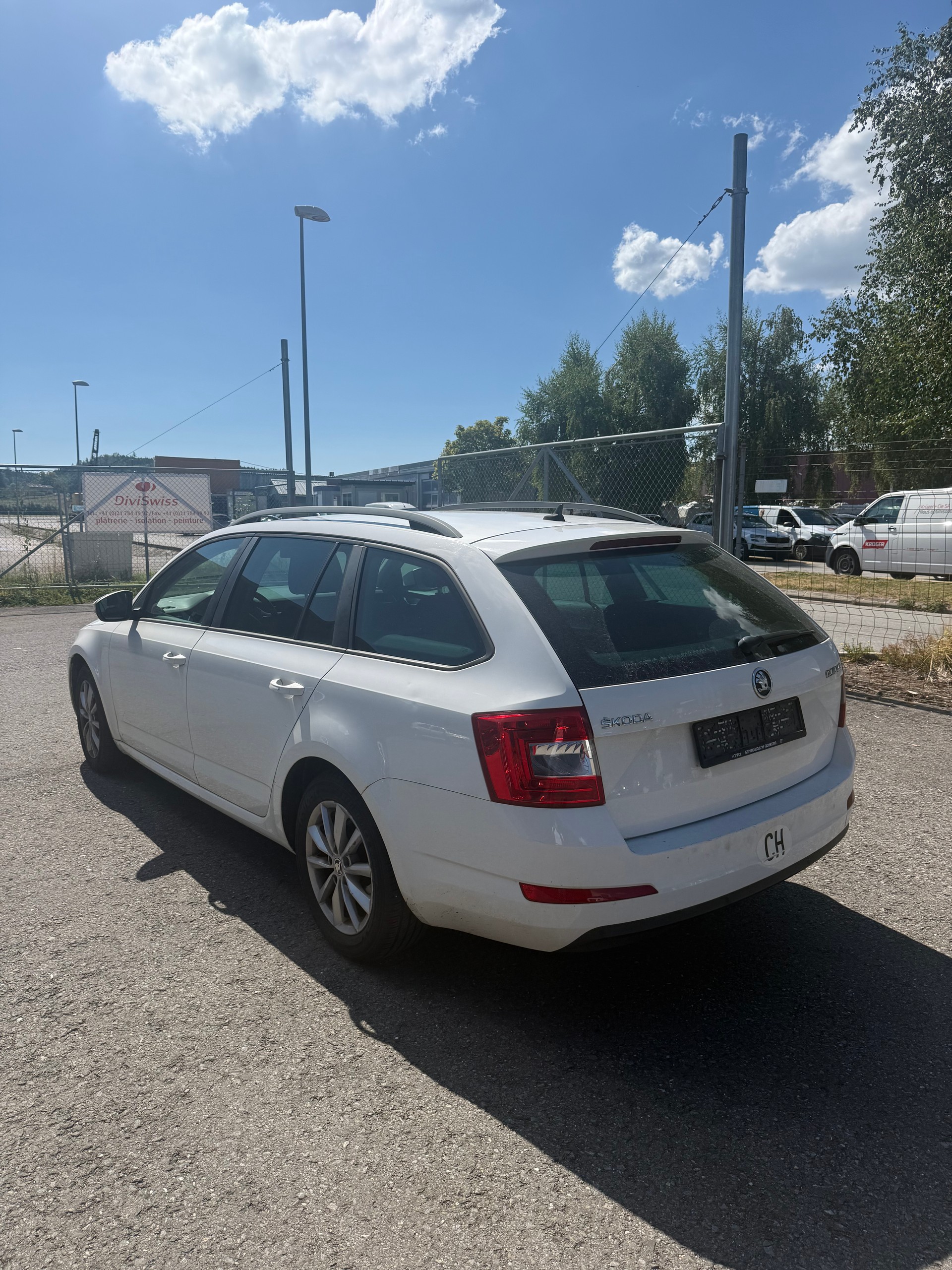 SKODA Octavia Combi 1.4 TSI Ambition-image-10