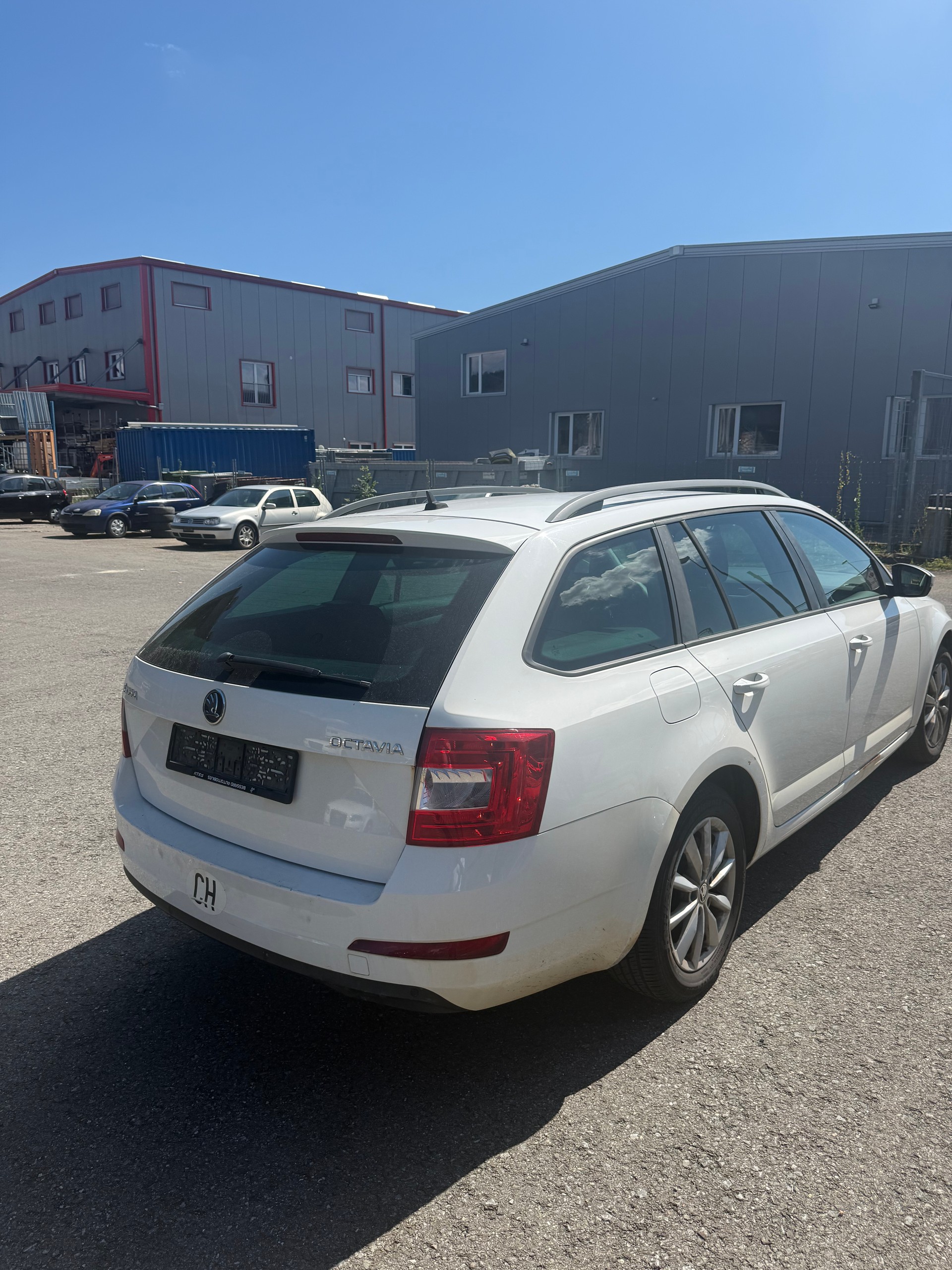 SKODA Octavia Combi 1.4 TSI Ambition-image-11
