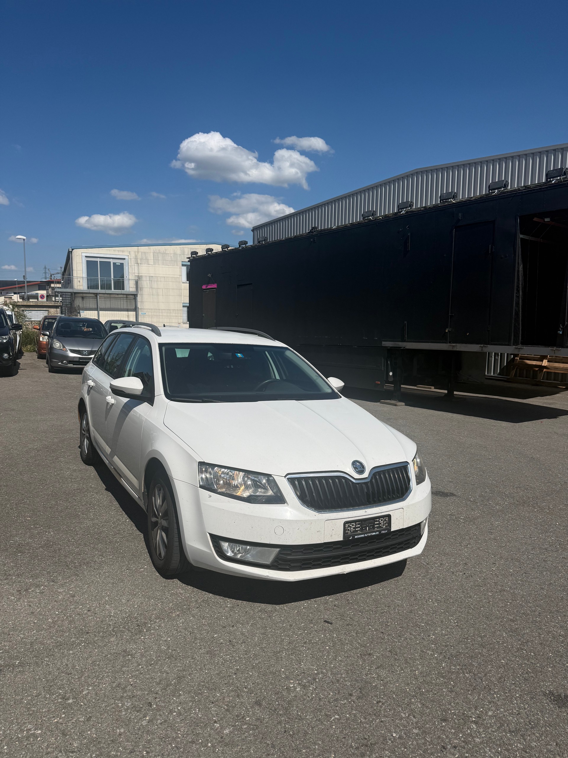SKODA Octavia Combi 1.4 TSI Ambition-image-1