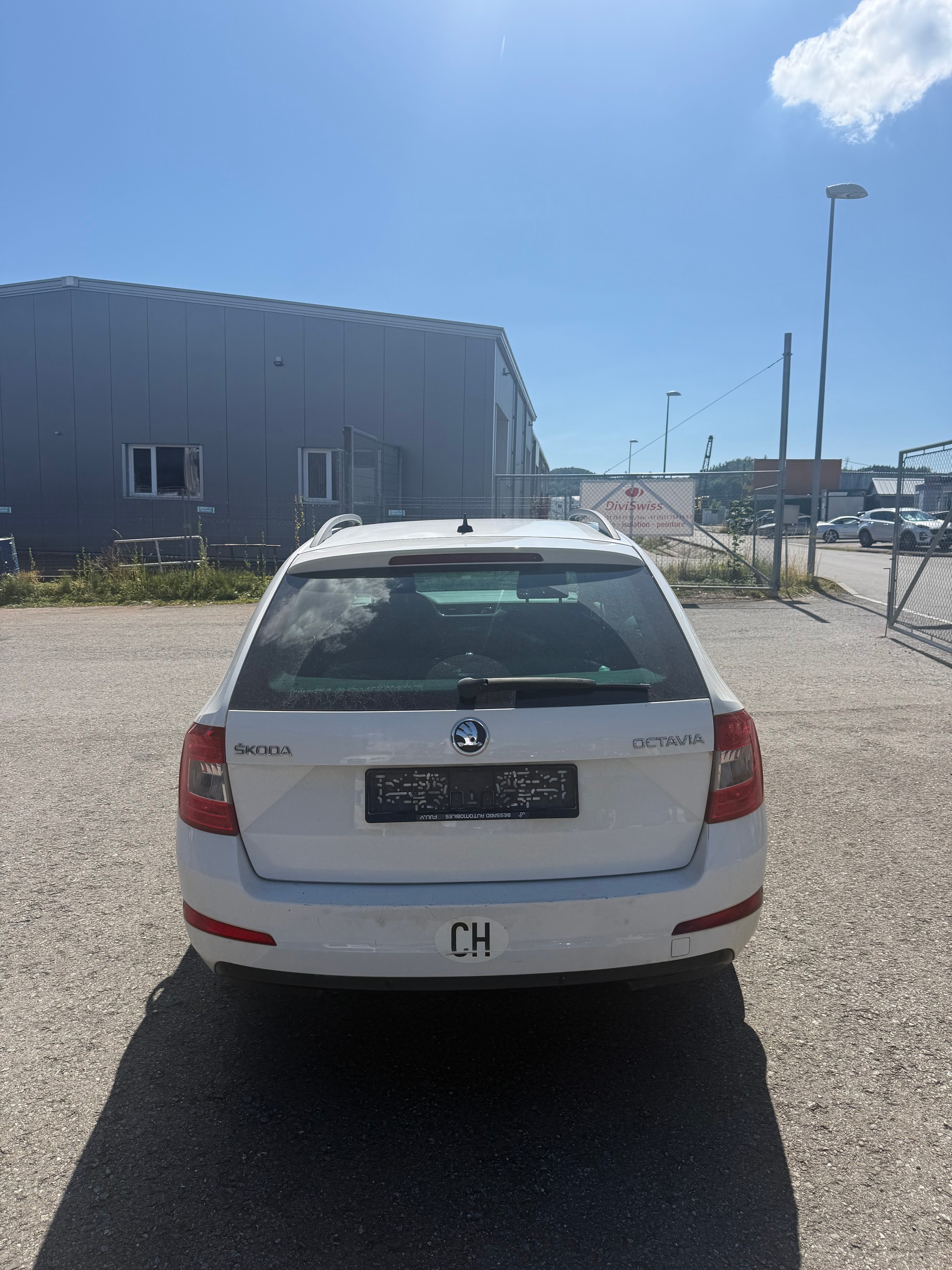 SKODA Octavia Combi 1.4 TSI Ambition-image-12