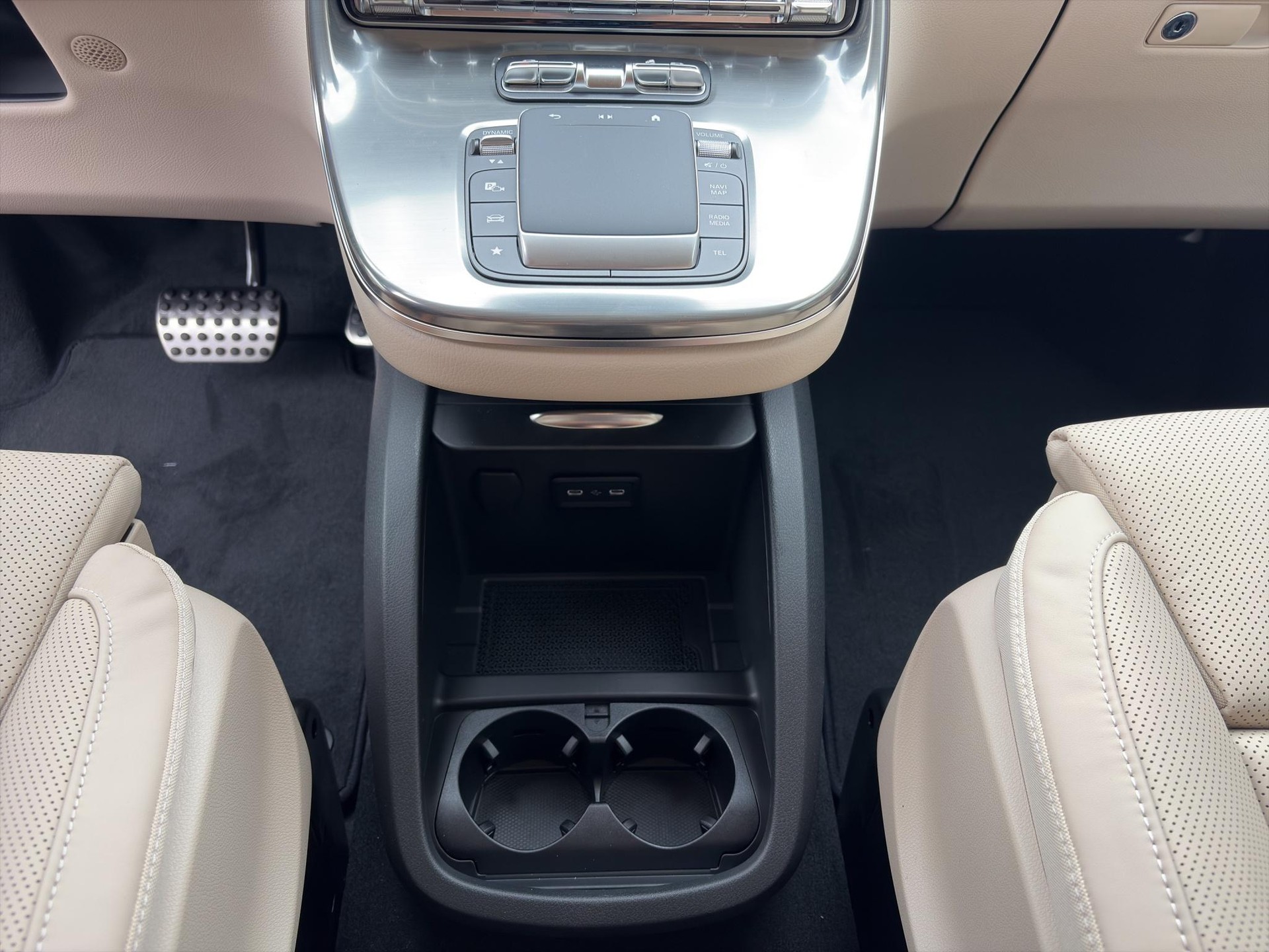 MERCEDES-BENZ V 300 d Swiss Ed. lang 4matic Van-image-13