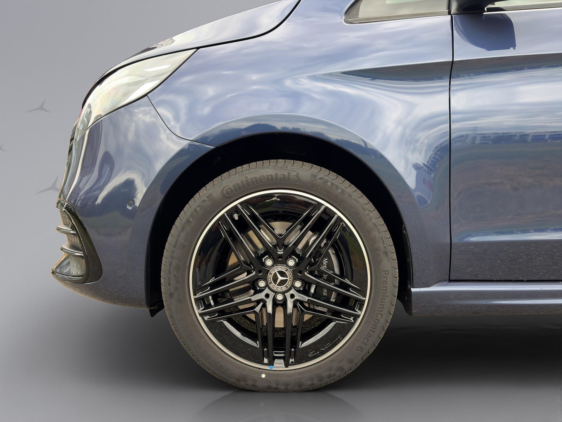 MERCEDES-BENZ V 300 d Swiss Ed. lang 4matic Van-image-19