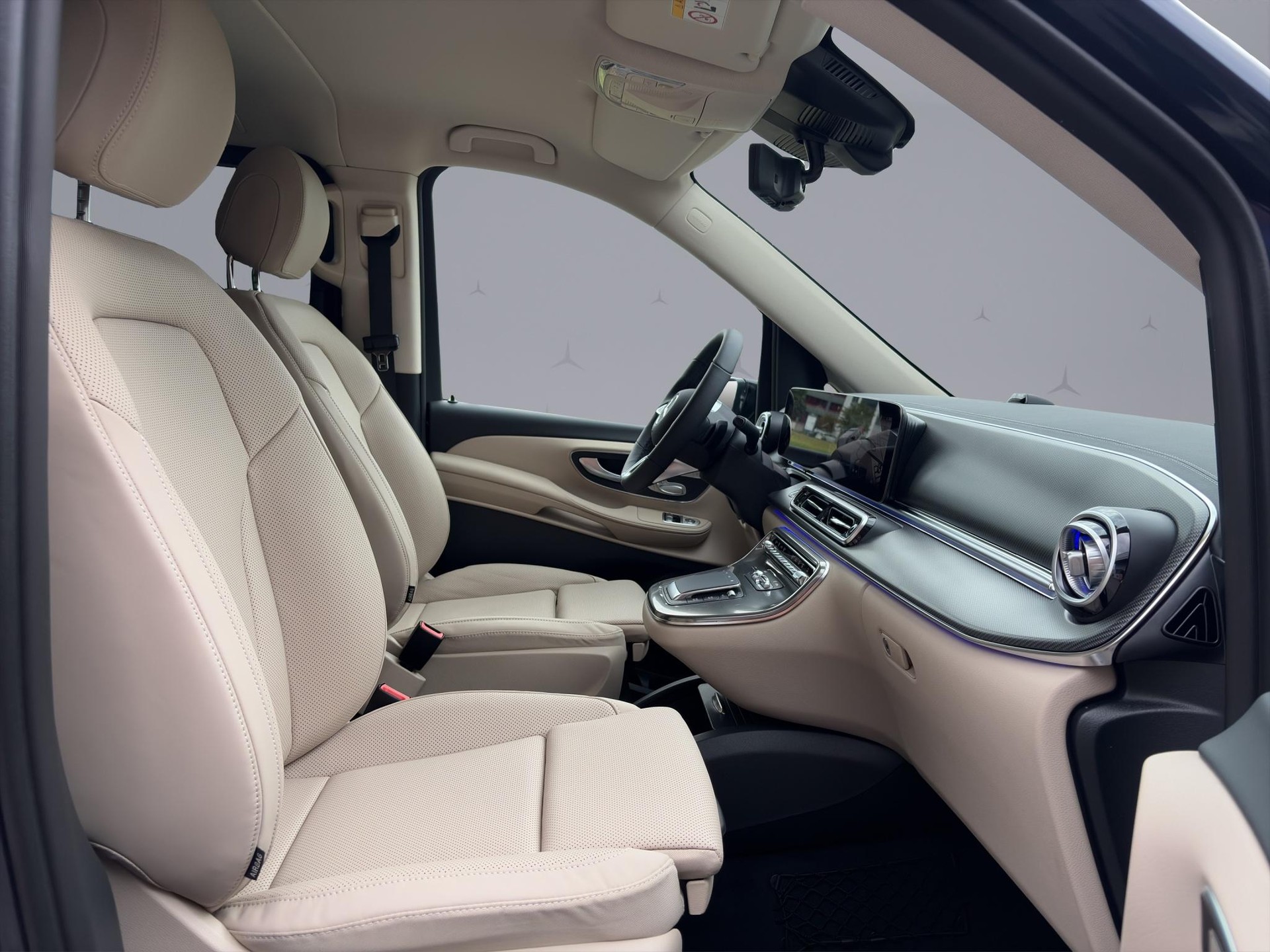 MERCEDES-BENZ V 300 d Swiss Ed. lang 4matic Van-image-15