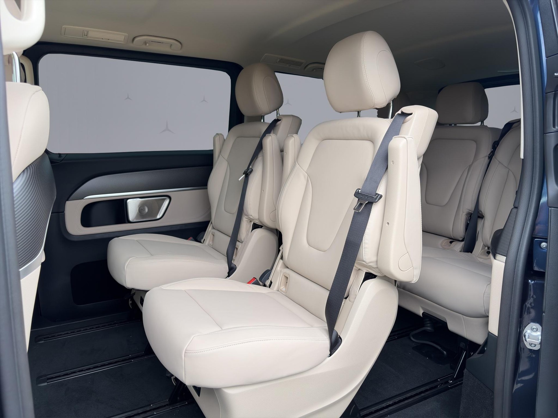 MERCEDES-BENZ V 300 d Swiss Ed. lang 4matic Van-image-11