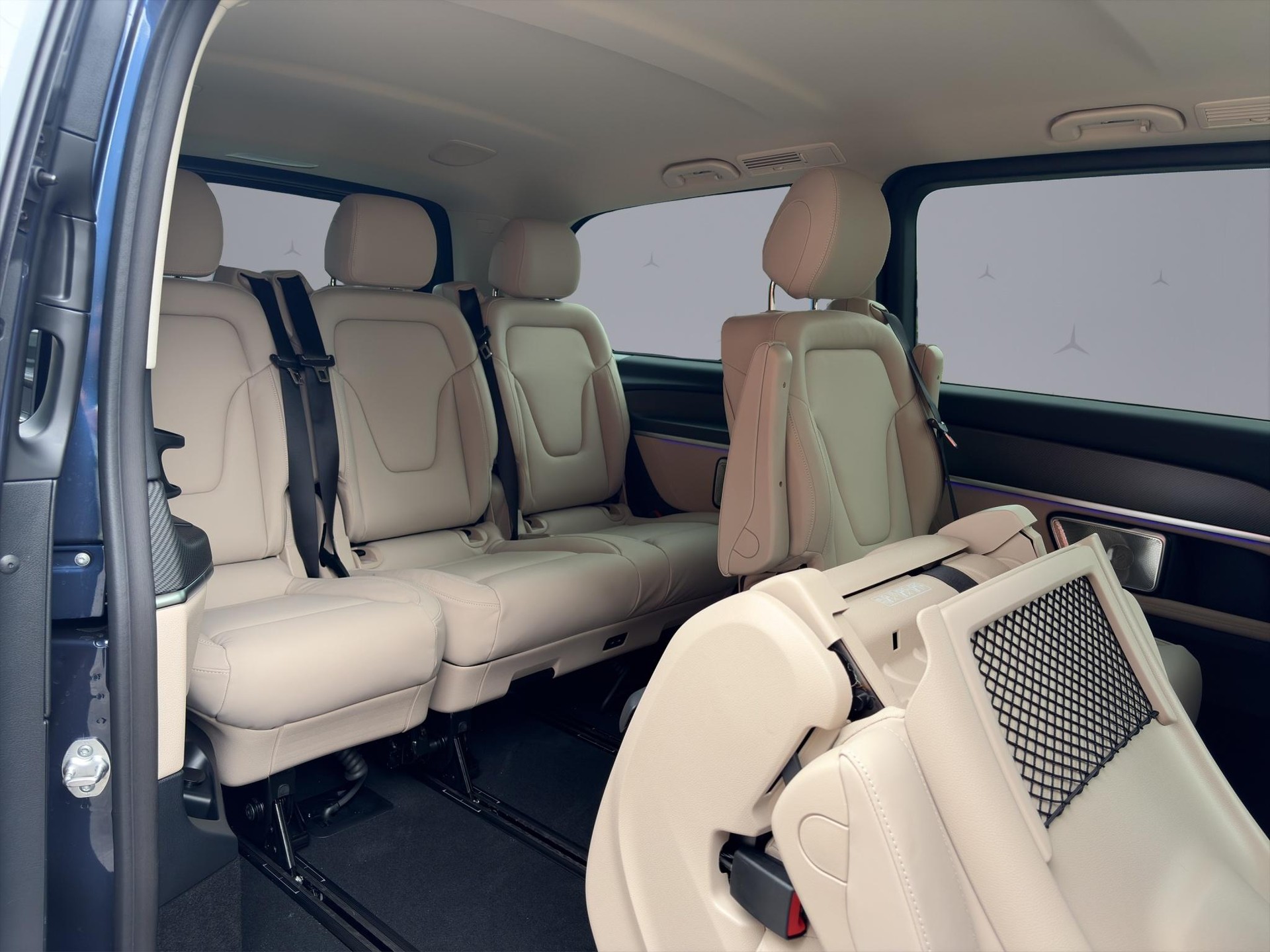 MERCEDES-BENZ V 300 d Swiss Ed. lang 4matic Van-image-16