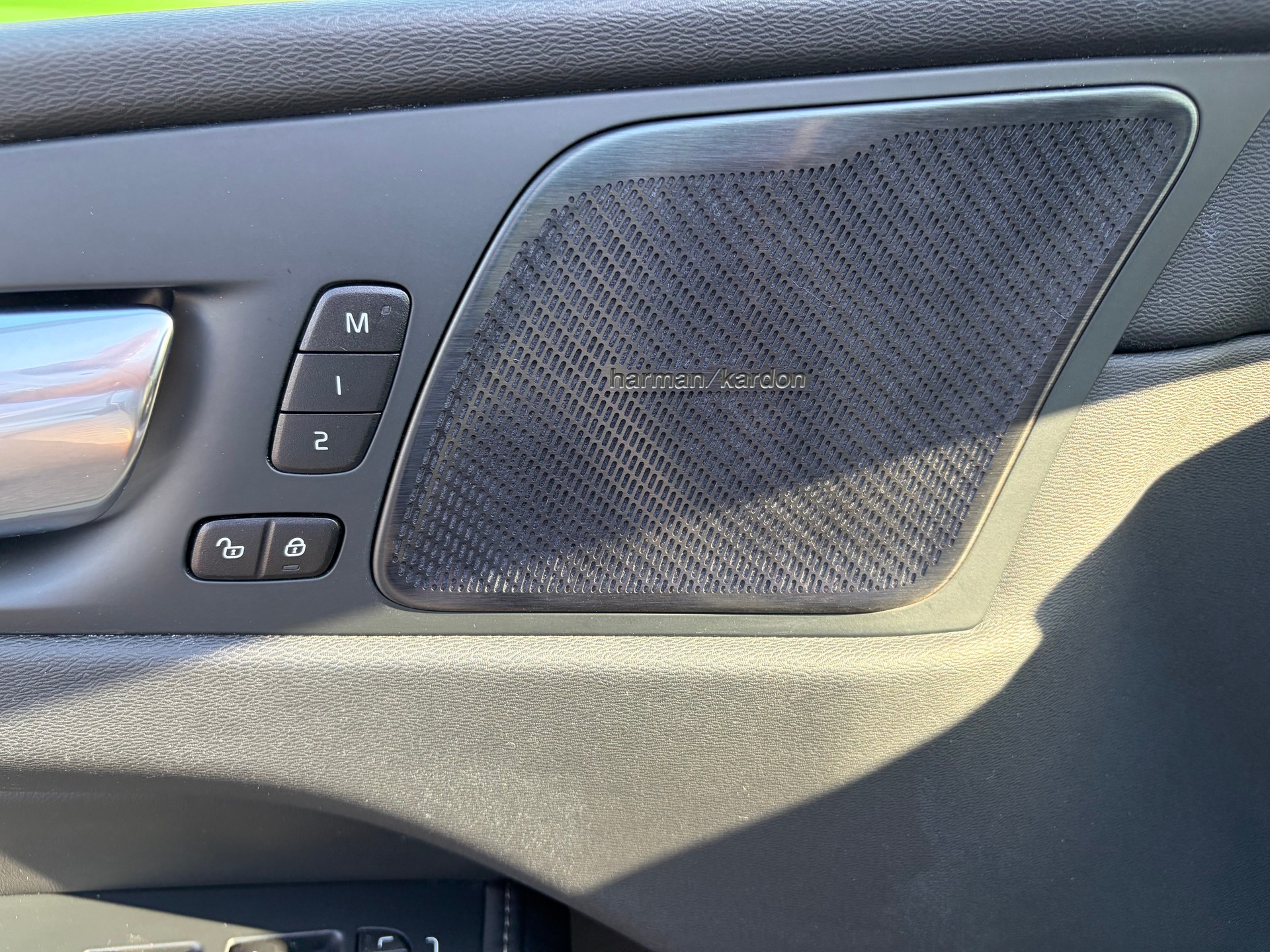 VOLVO XC60 T6 eAWD PluginHybrid Ultimate Dark Geartronic-image-14