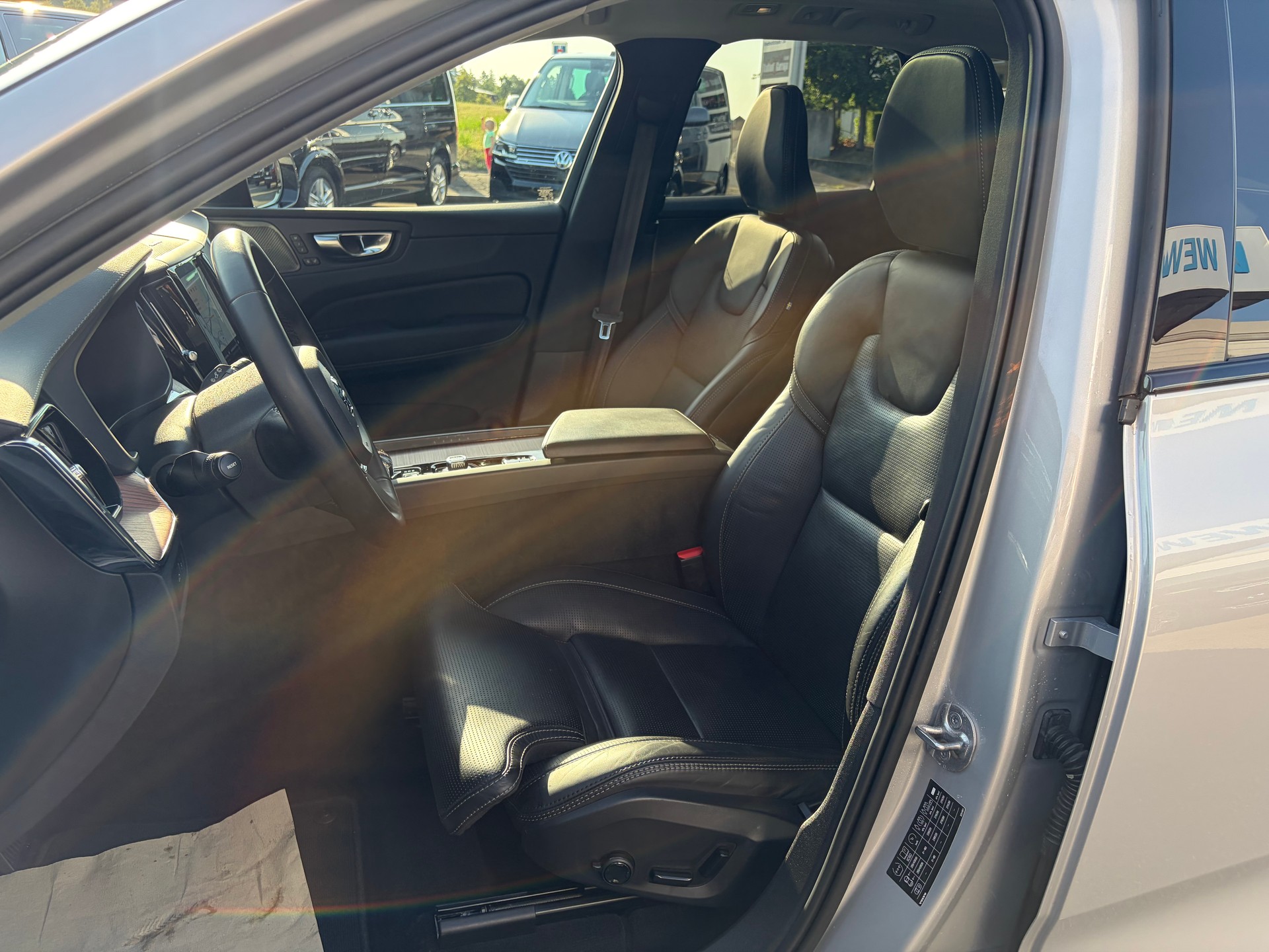VOLVO XC60 T6 eAWD PluginHybrid Ultimate Dark Geartronic-image-15