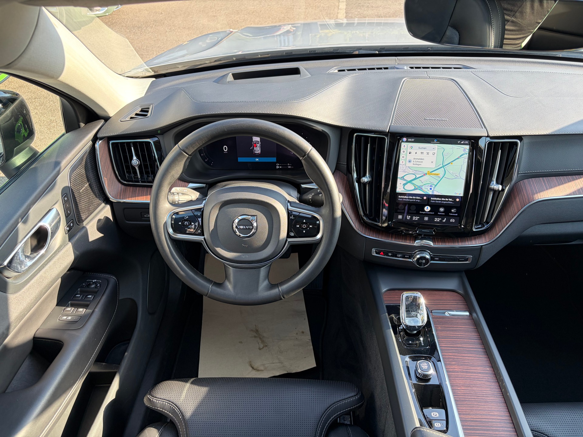 VOLVO XC60 T6 eAWD PluginHybrid Ultimate Dark Geartronic-image-16