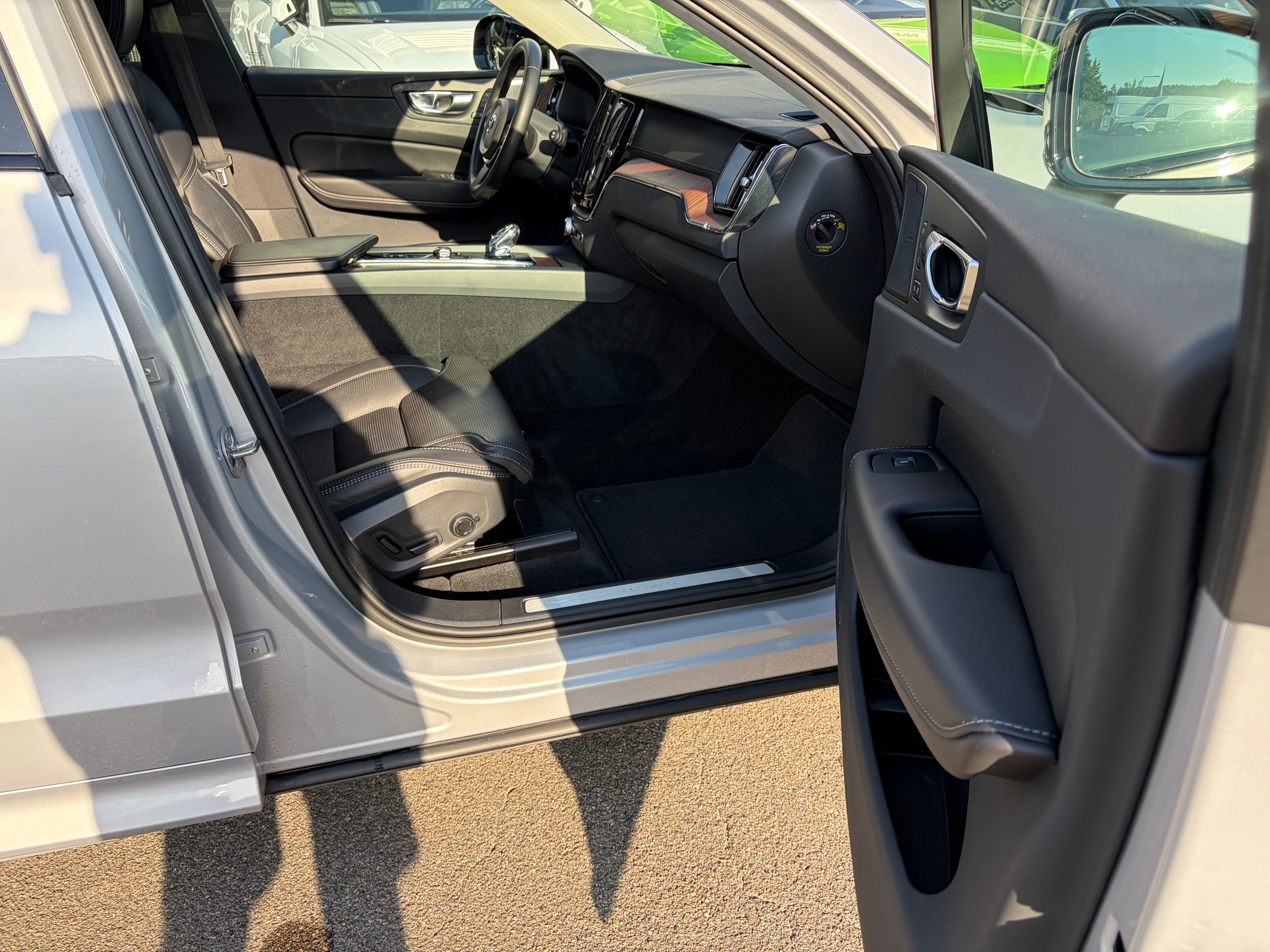 VOLVO XC60 T6 eAWD PluginHybrid Ultimate Dark Geartronic-image-22