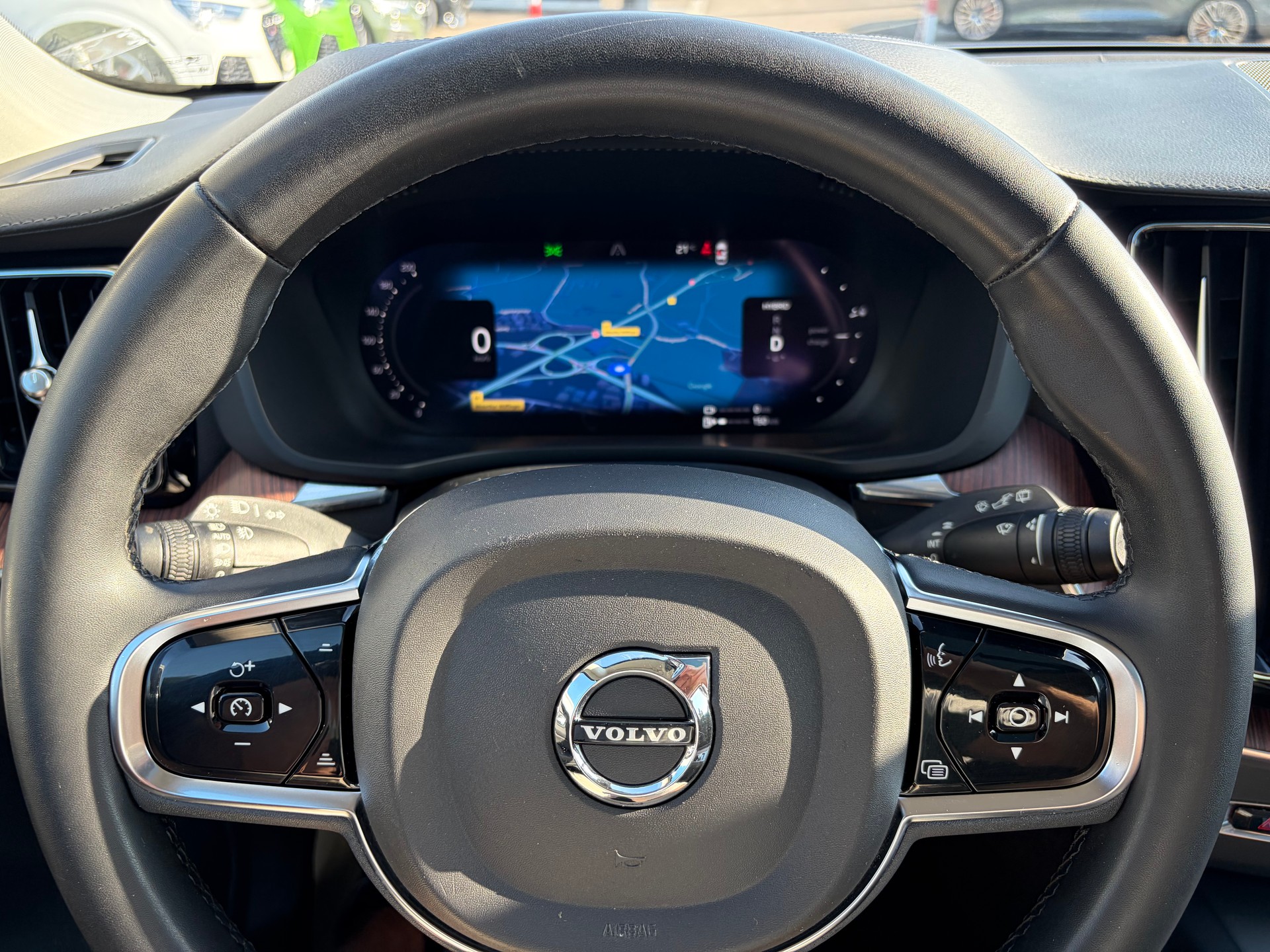 VOLVO XC60 T6 eAWD PluginHybrid Ultimate Dark Geartronic-image-19