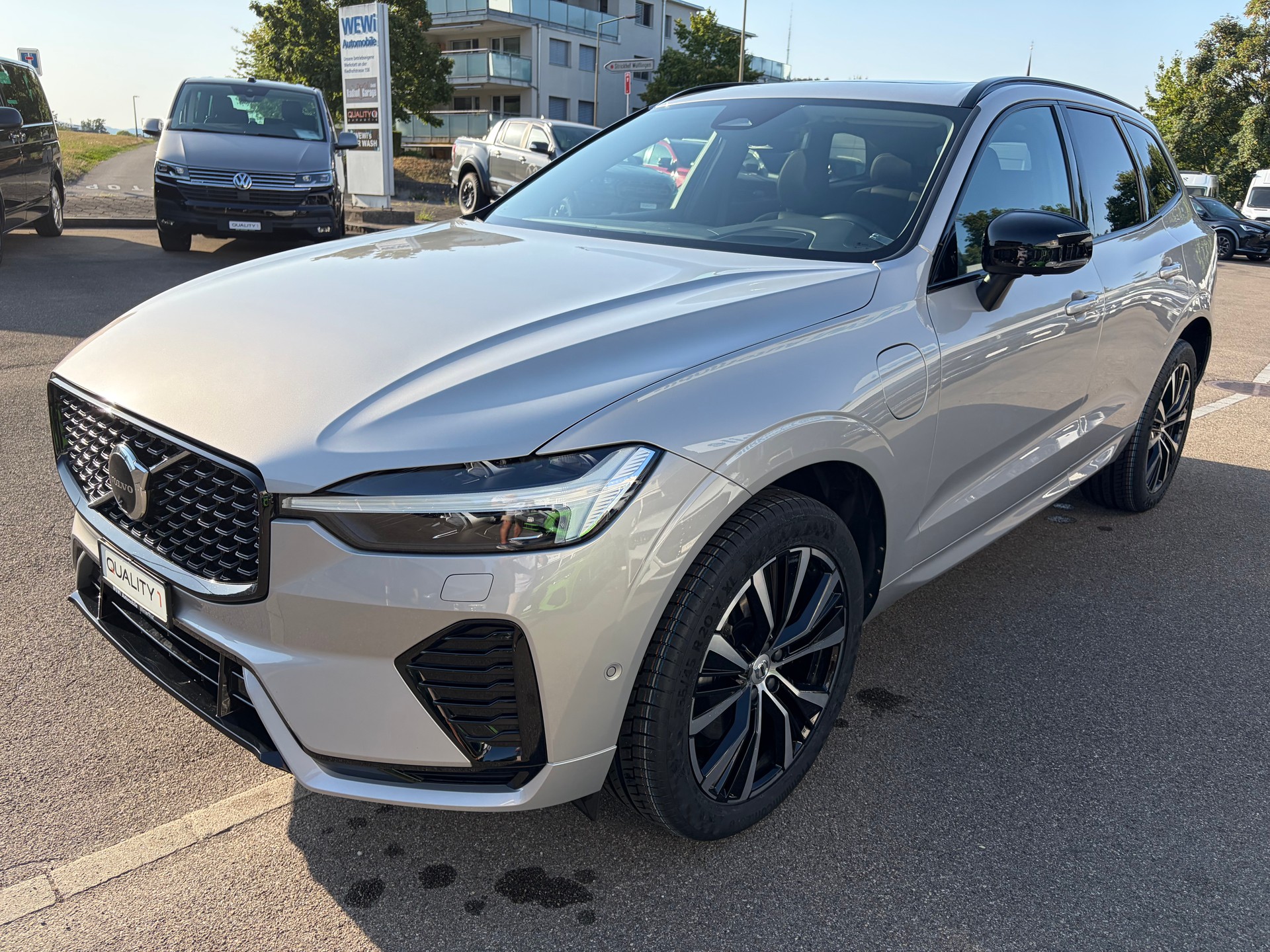 VOLVO XC60 T6 eAWD PluginHybrid Ultimate Dark Geartronic-image-2