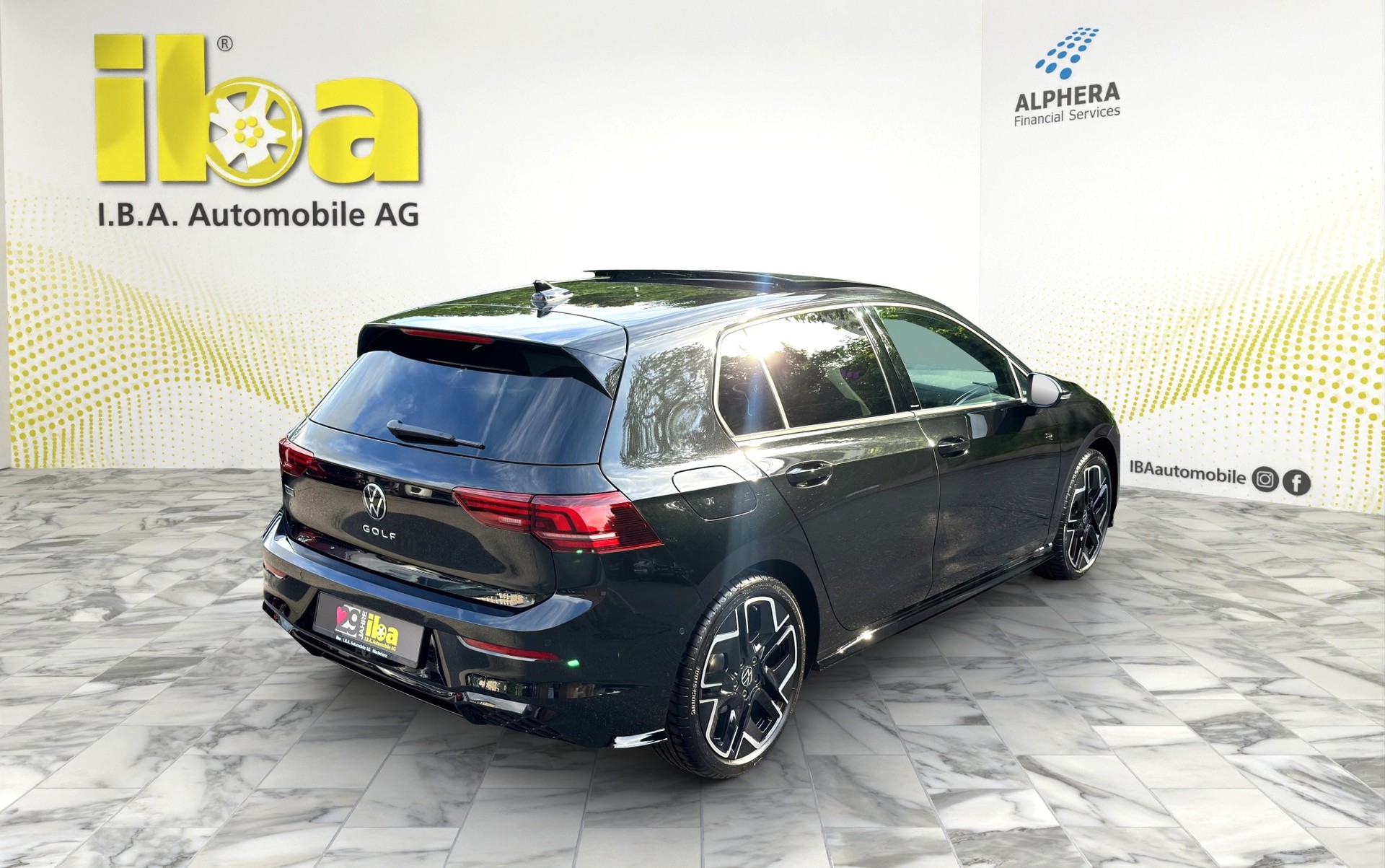 VW Golf 2.0 TDI R-Line Aut. Panoramadach-image-4