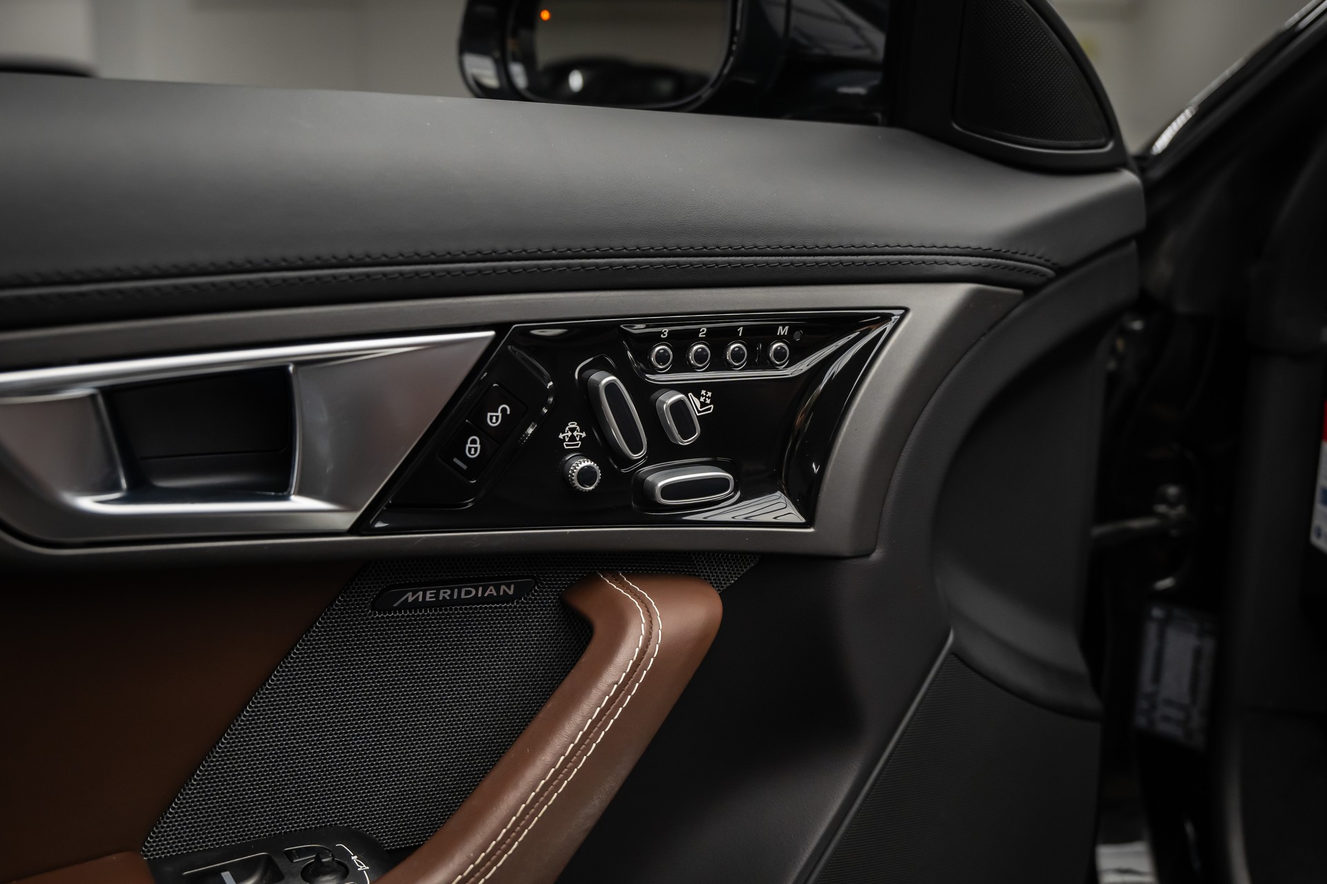 JAGUAR F-Type Convertible S 5.0 V8 S/C * PERFORMANCE-PAKET * LEASING AB 396.- *-image-16