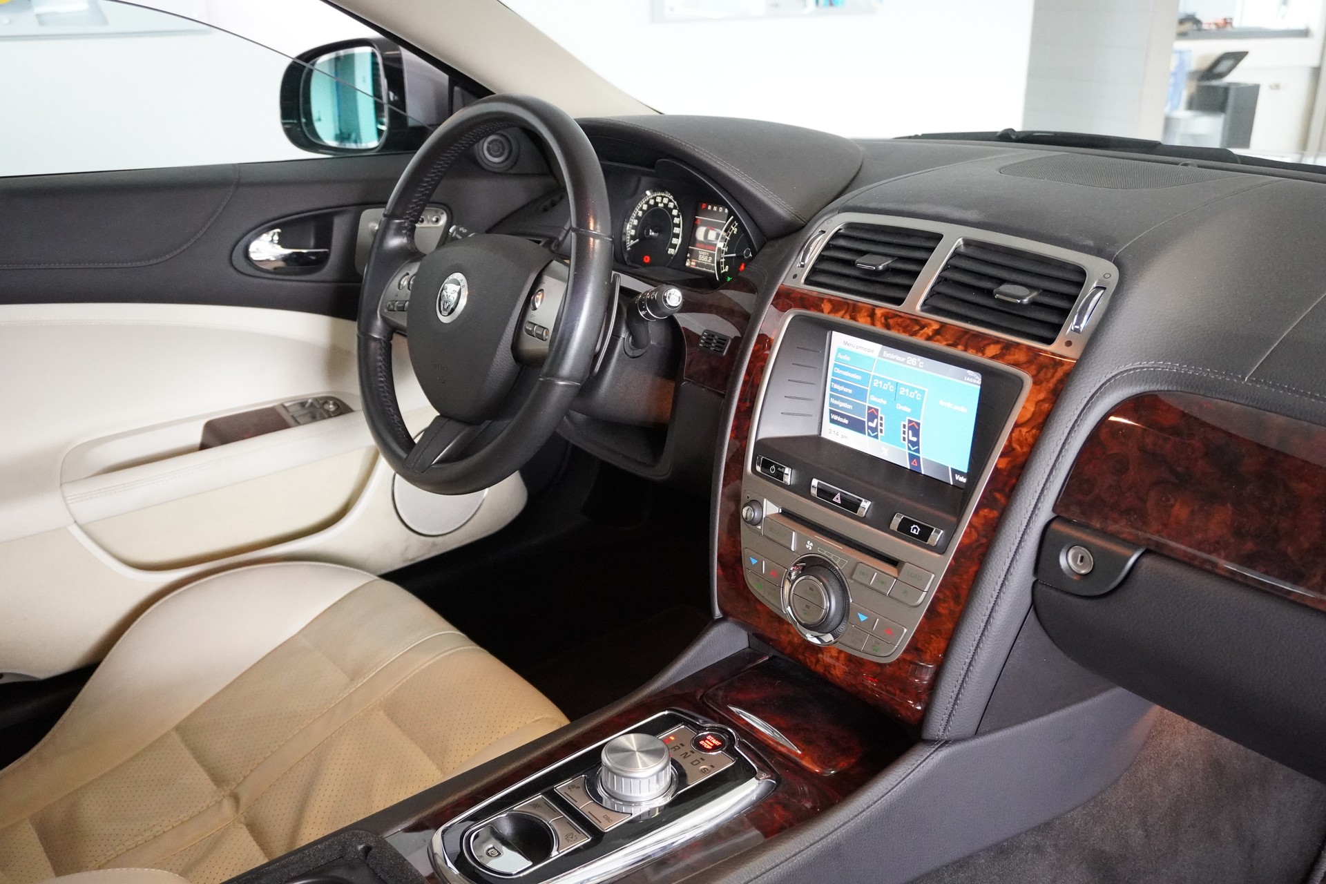 JAGUAR XK 5.0 V8 Automatic-image-10