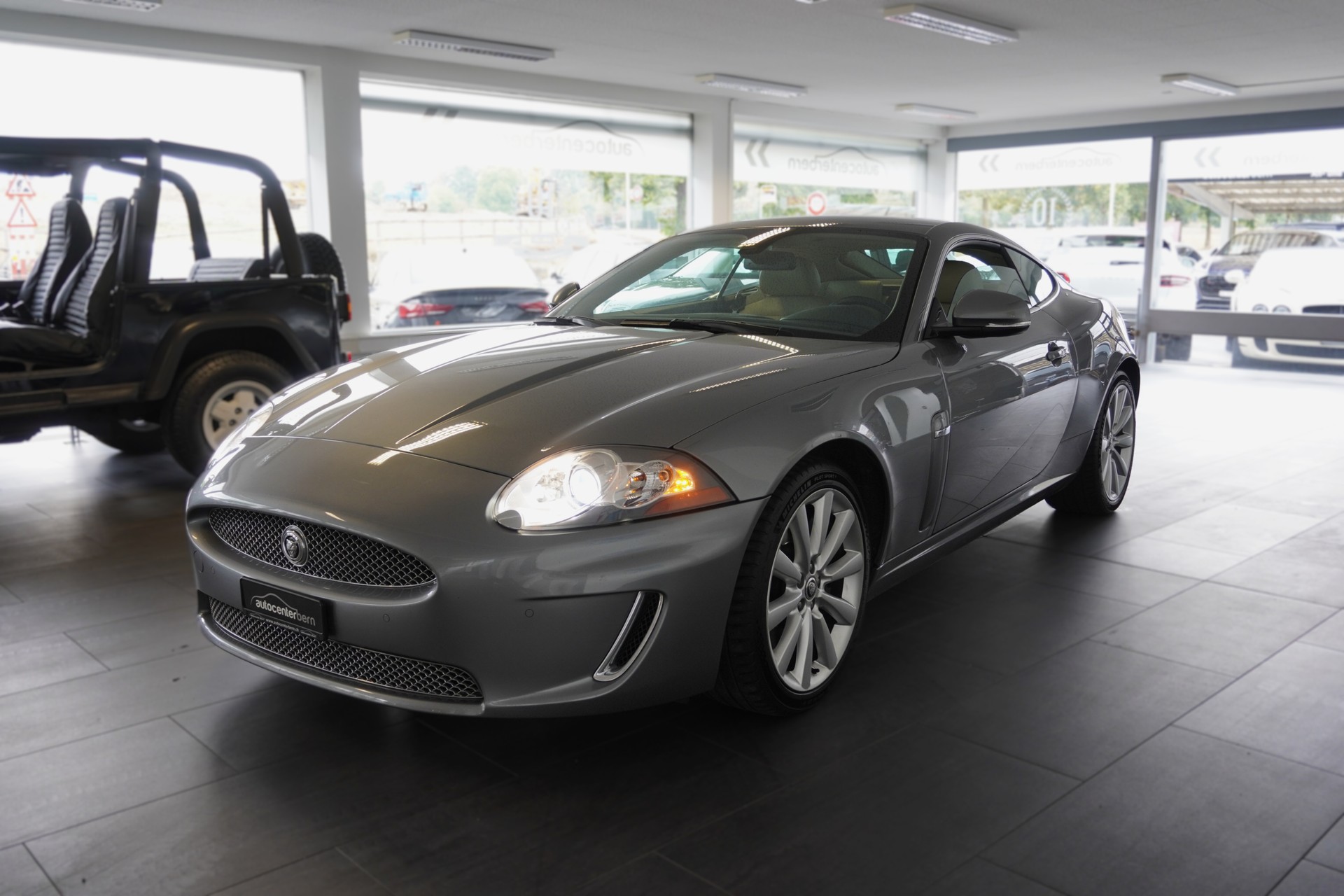 JAGUAR XK 5.0 V8 Automatic-image-2